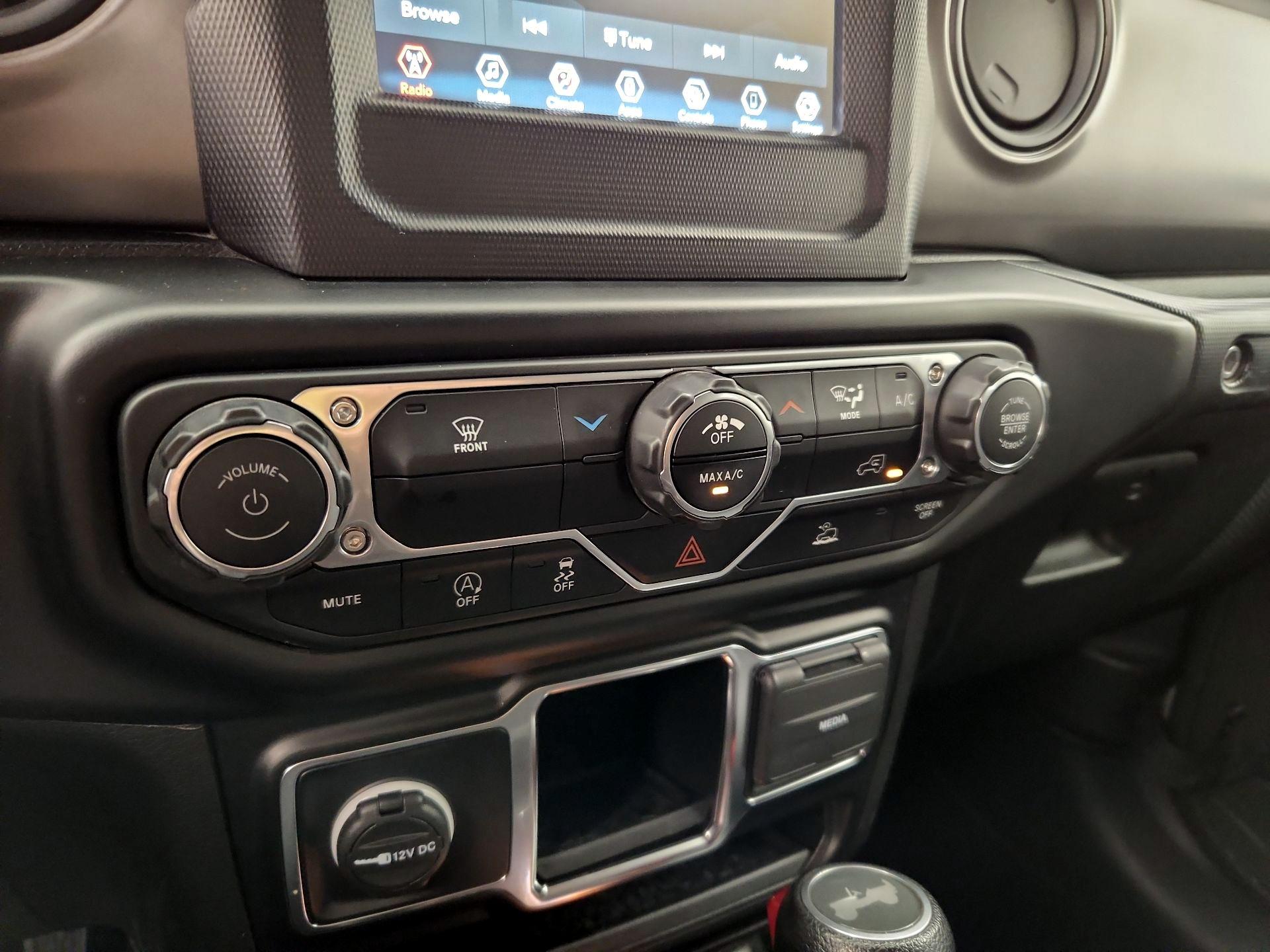 Thumbnail: 2022 Jeep Wrangler - 16