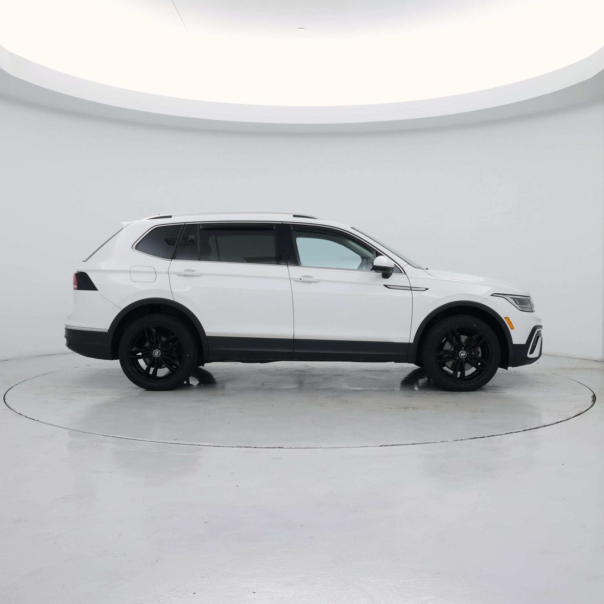 Thumbnail: 2022 Volkswagen Tiguan - 7