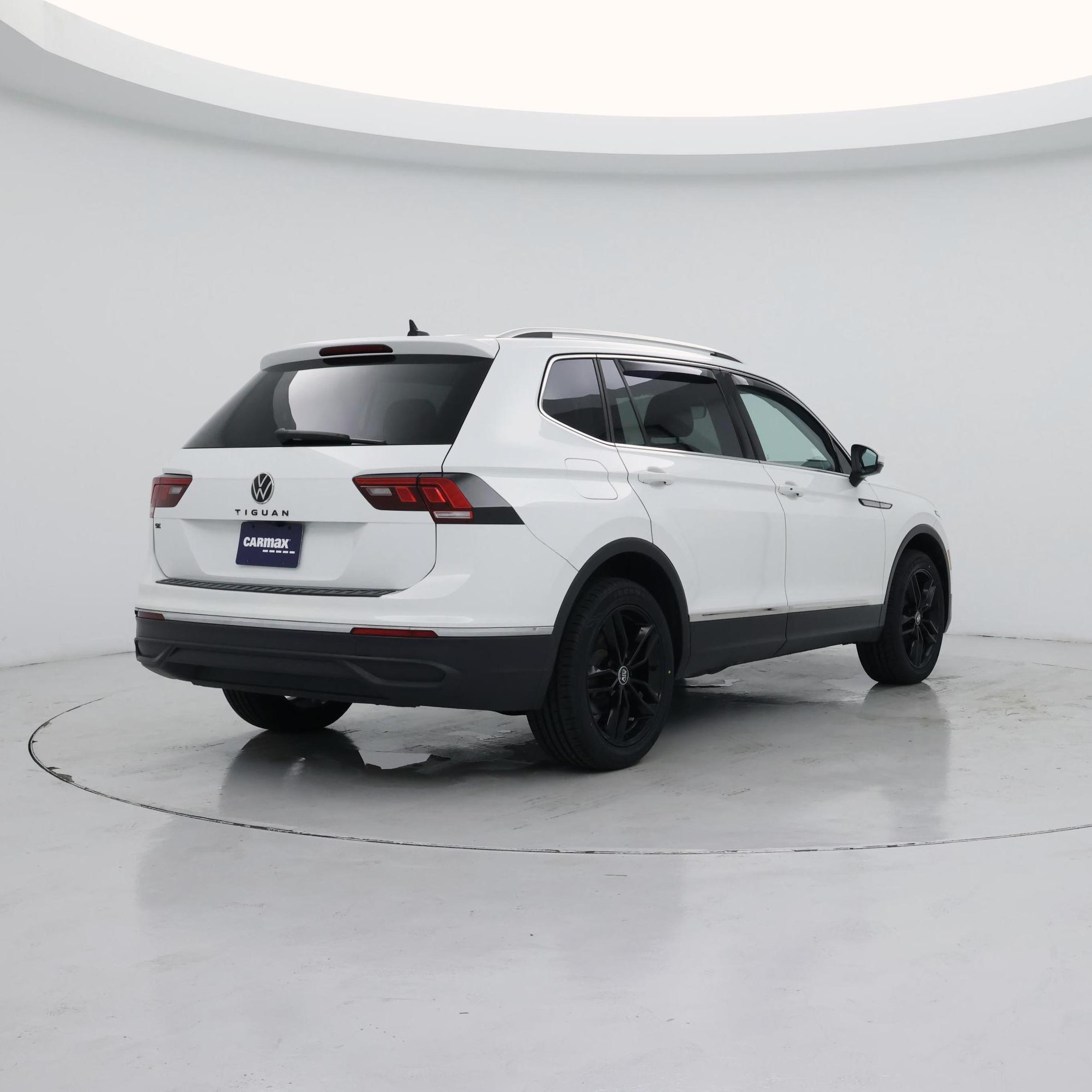 Thumbnail: 2022 Volkswagen Tiguan - 8