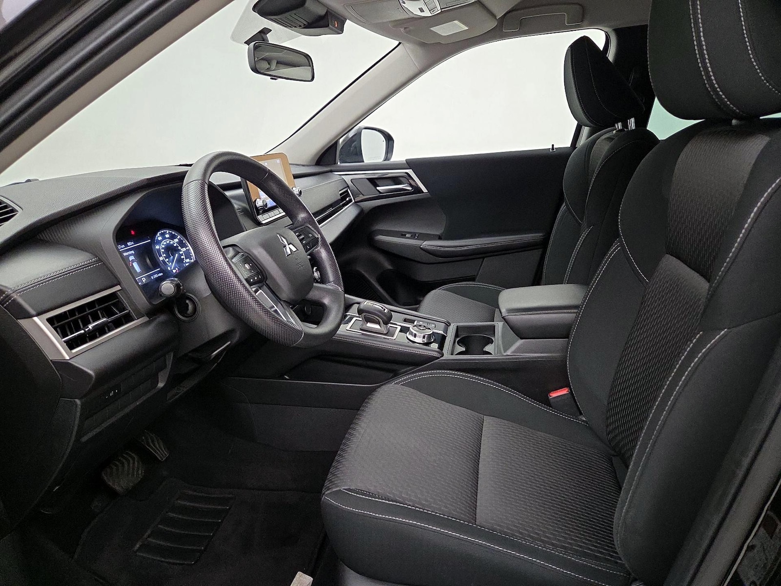 2022 Mitsubishi Outlander ES - Photo 12