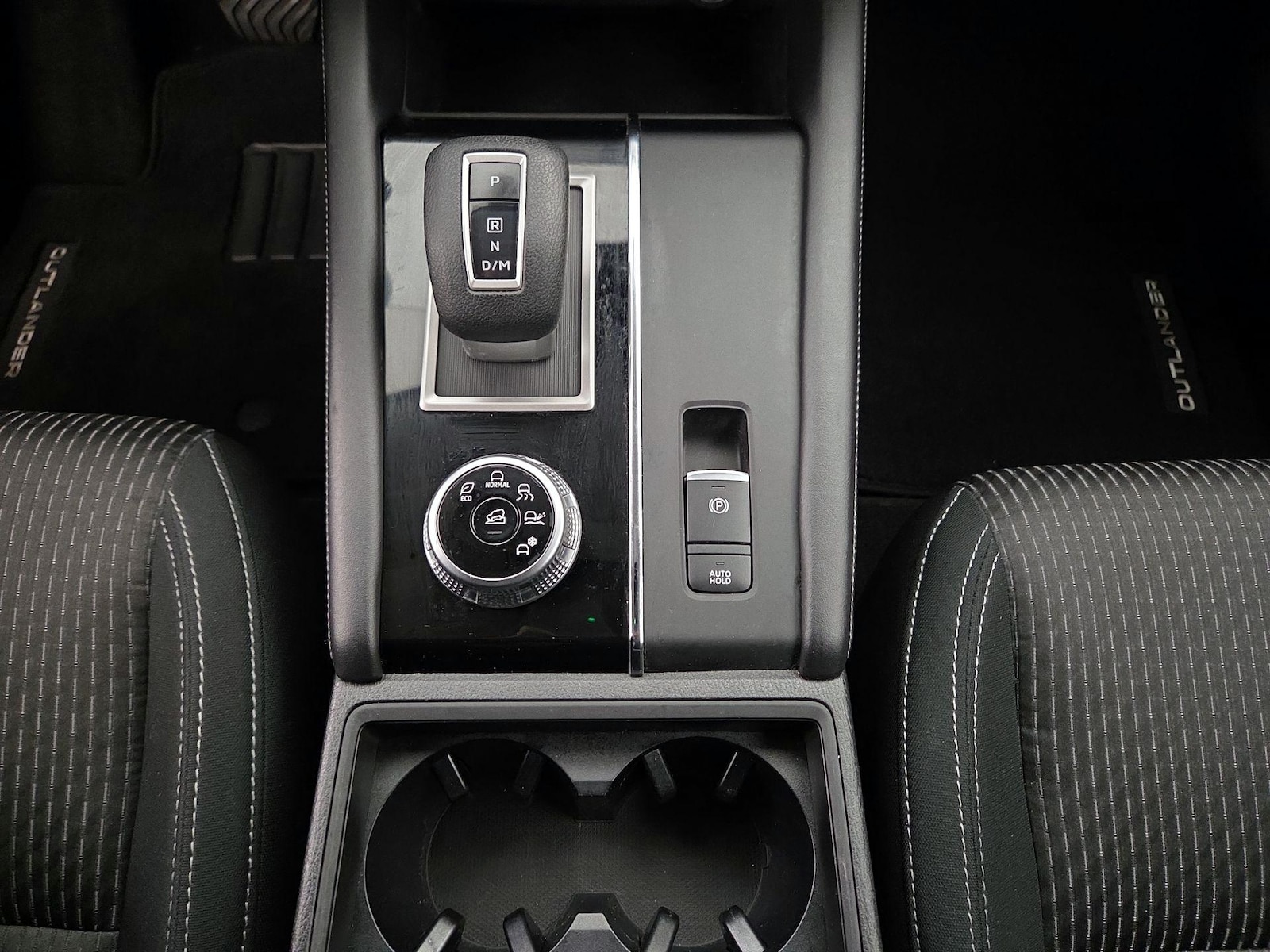 2022 Mitsubishi Outlander ES - Photo 18