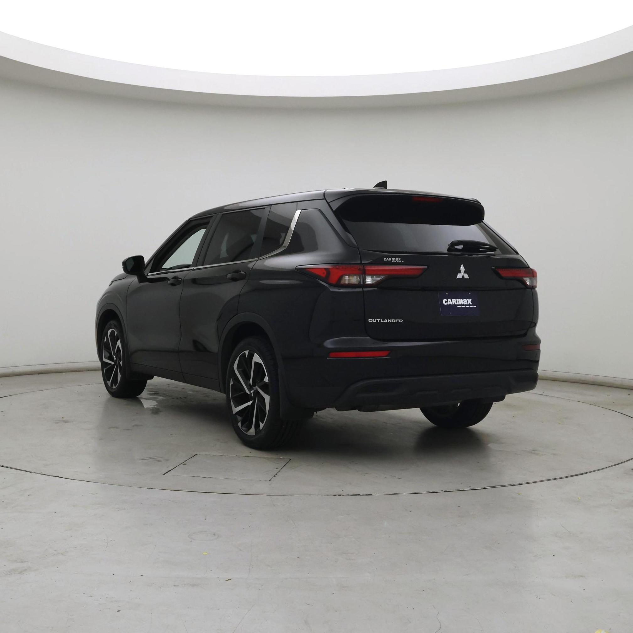 Thumbnail: 2022 Mitsubishi Outlander - 2