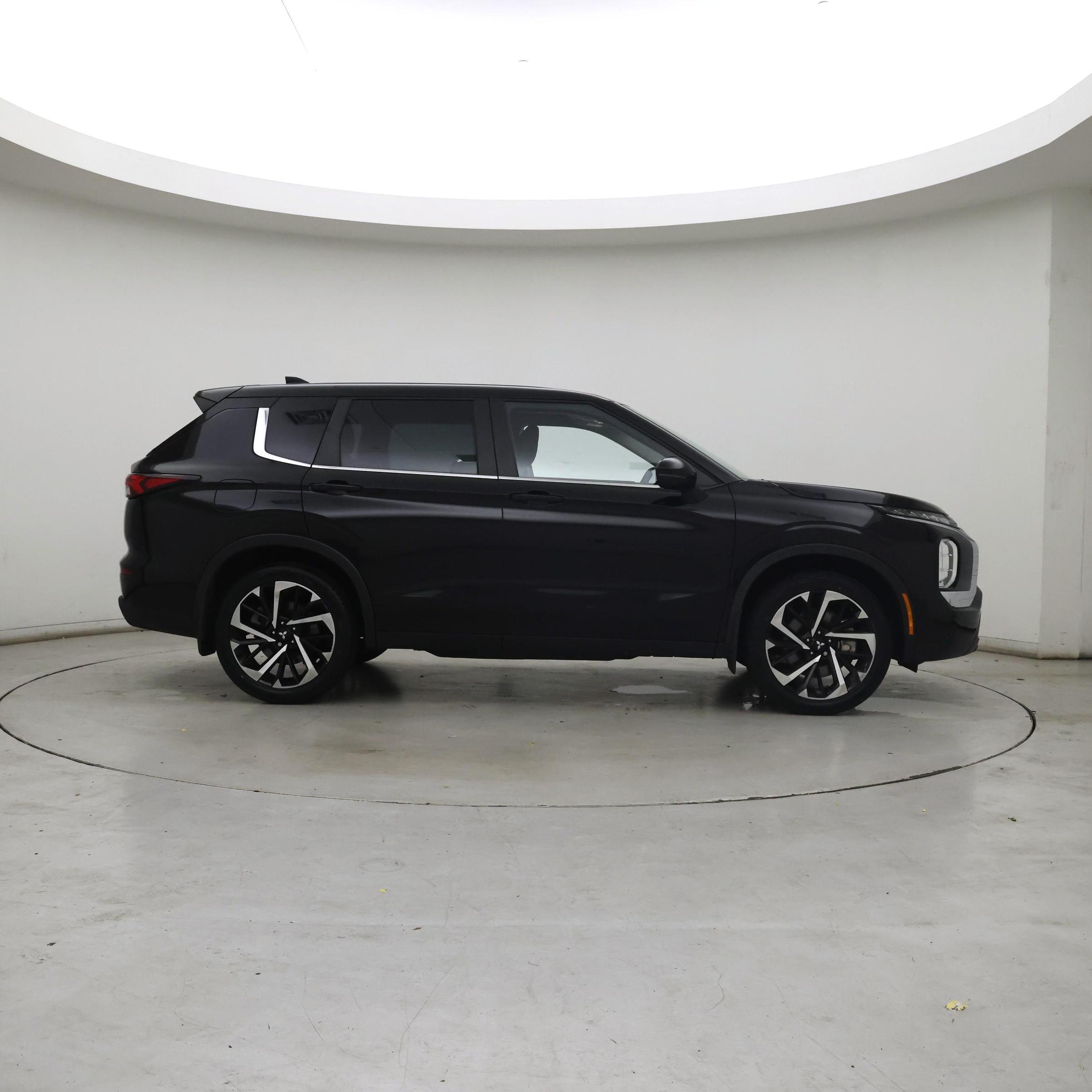 Thumbnail: 2022 Mitsubishi Outlander - 7
