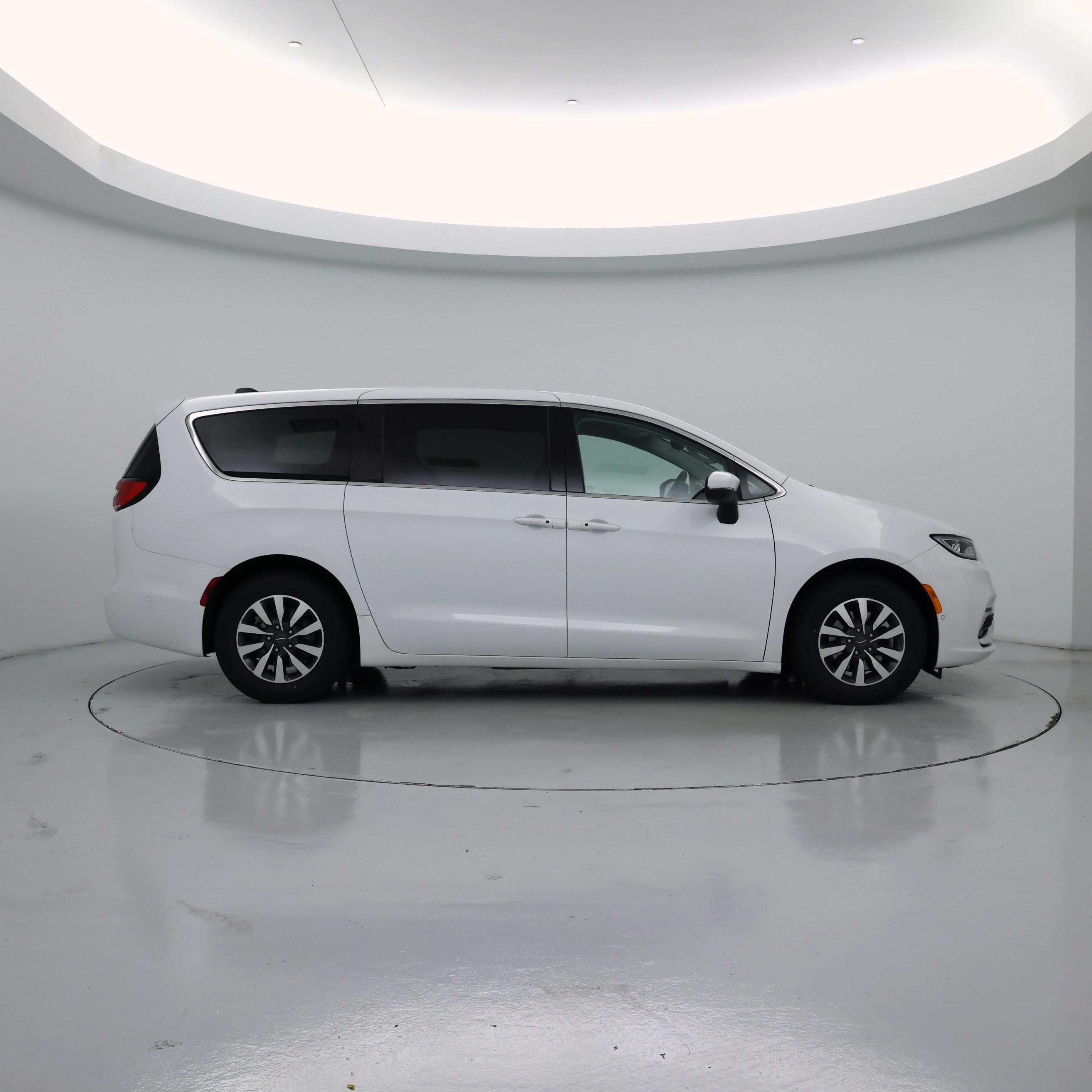Thumbnail: 2023 Chrysler Pacifica - 7