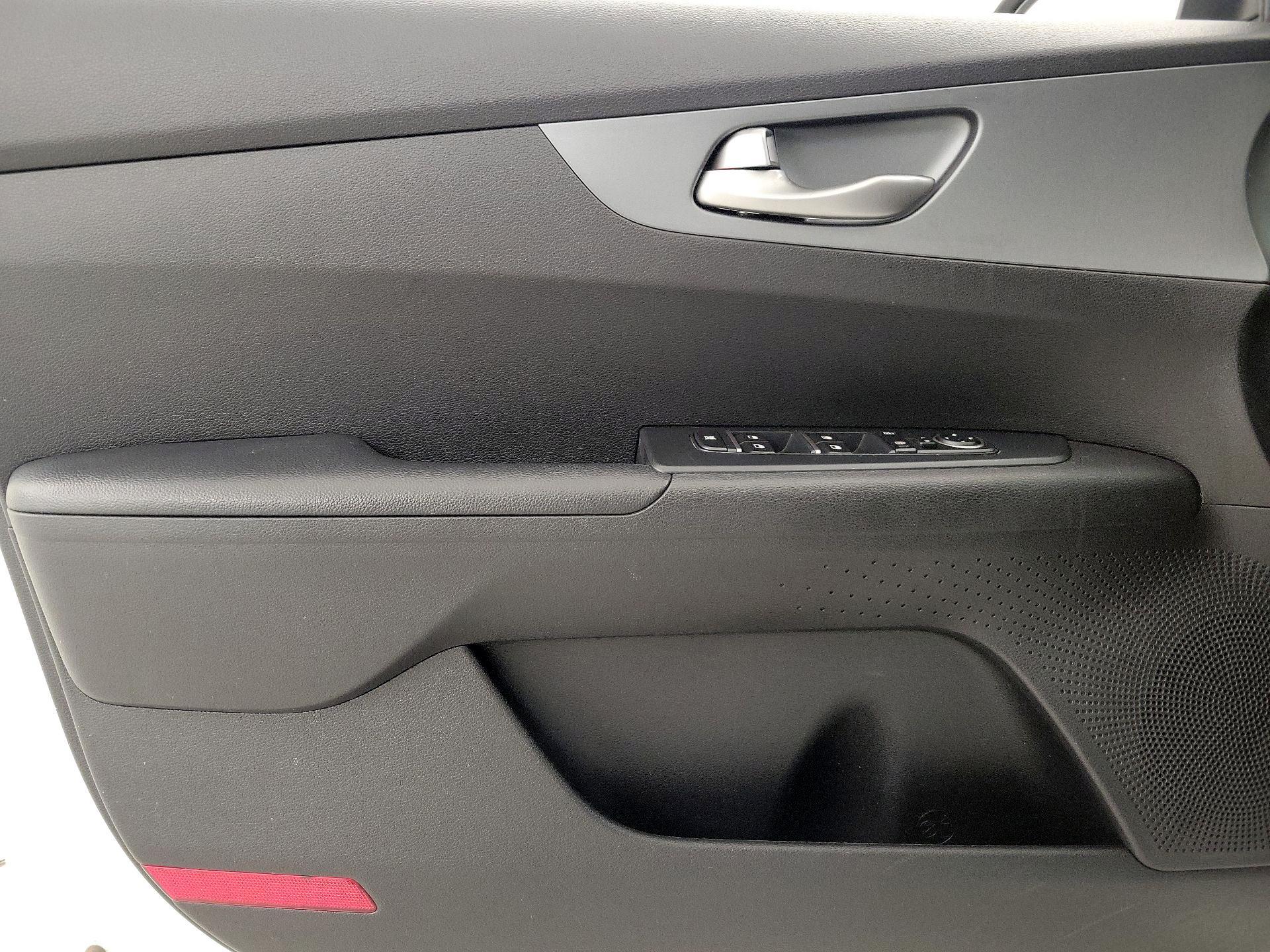 Thumbnail: 2020 Kia Forte - 12