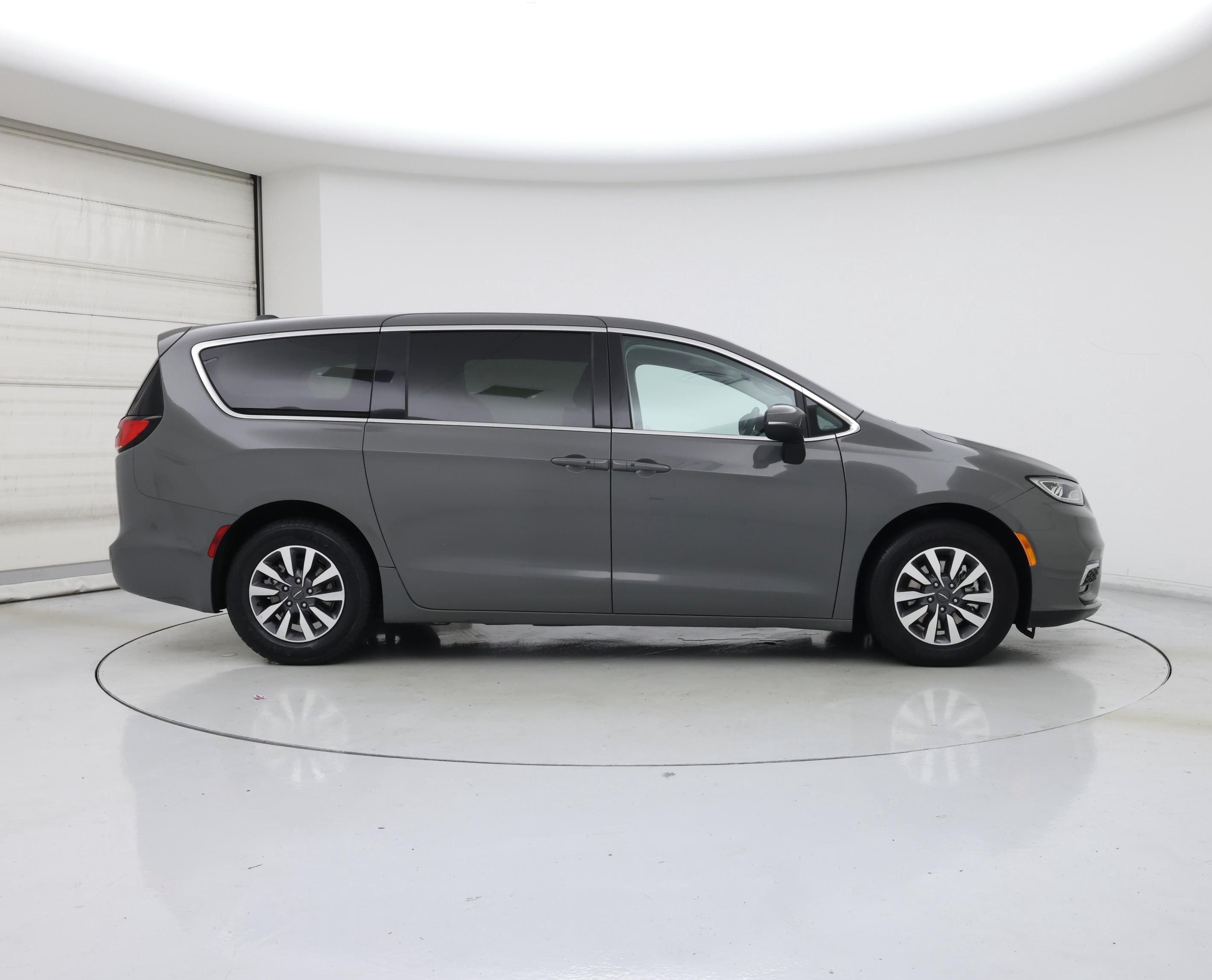 Thumbnail: 2023 Chrysler Pacifica - 7