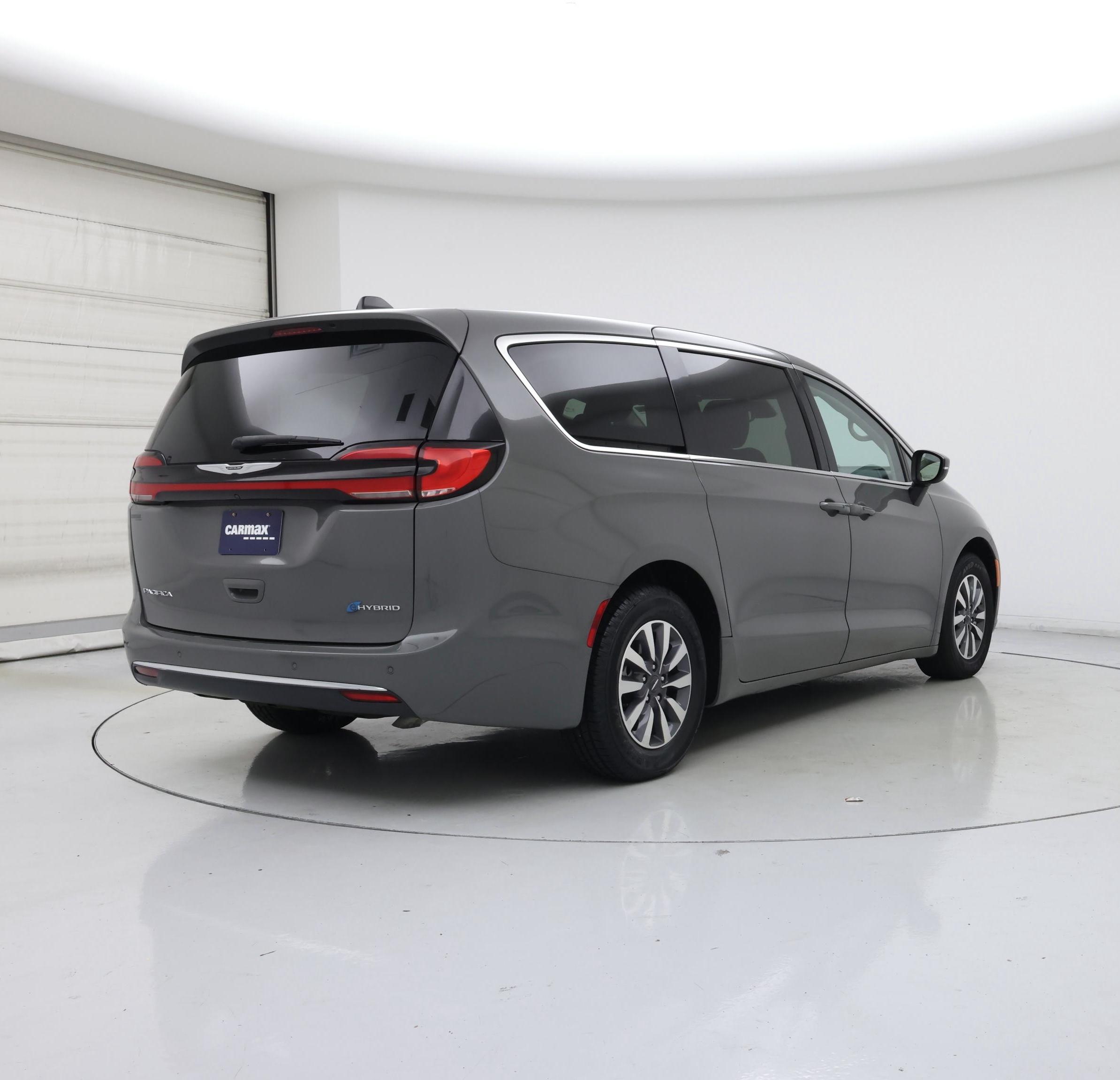 Thumbnail: 2023 Chrysler Pacifica - 8