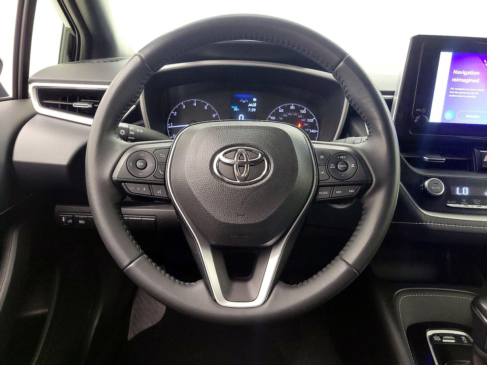 2024 Toyota Corolla Hatchback SE - Photo 11