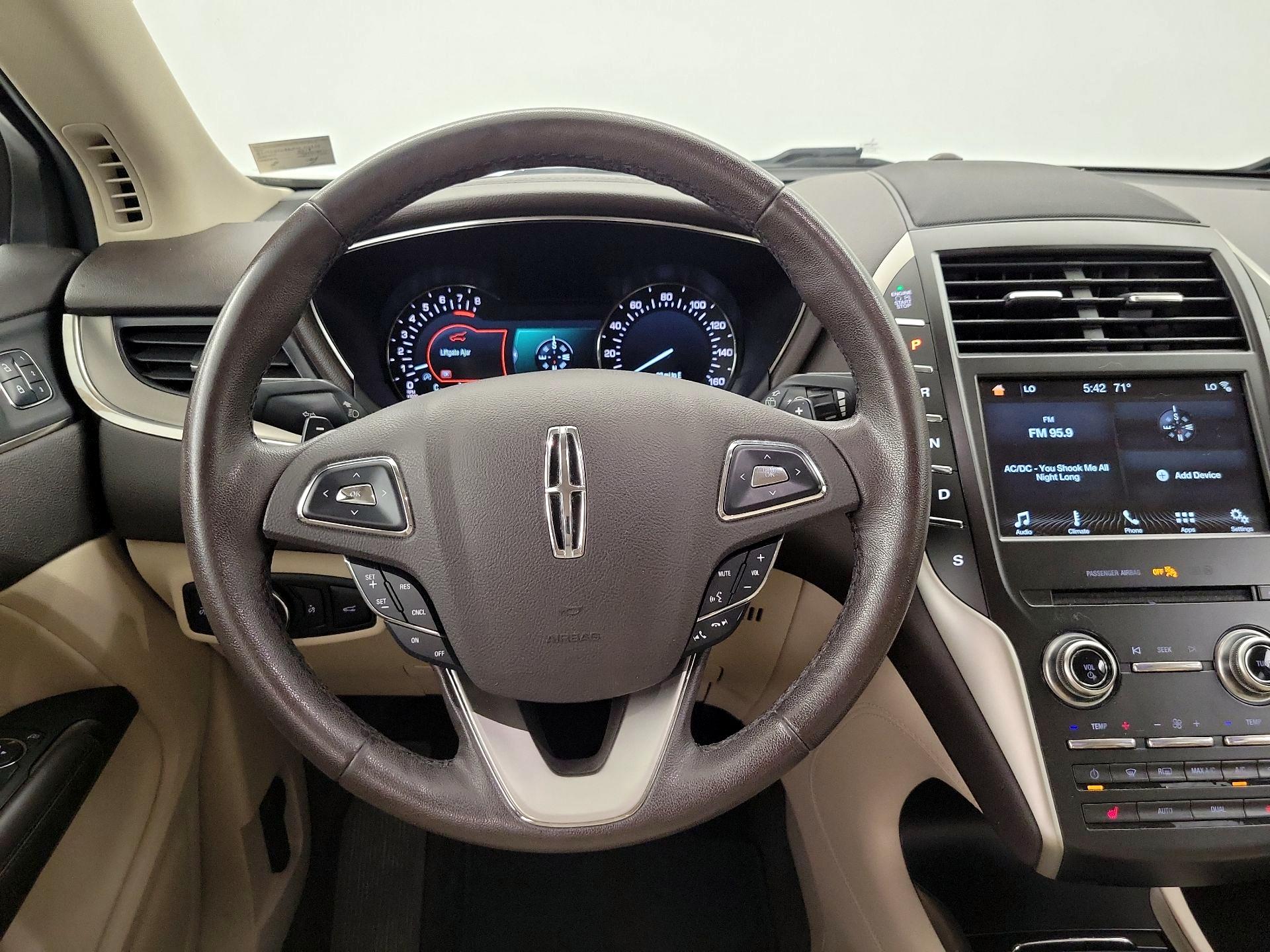 Thumbnail: 2018 Lincoln MKC - 10