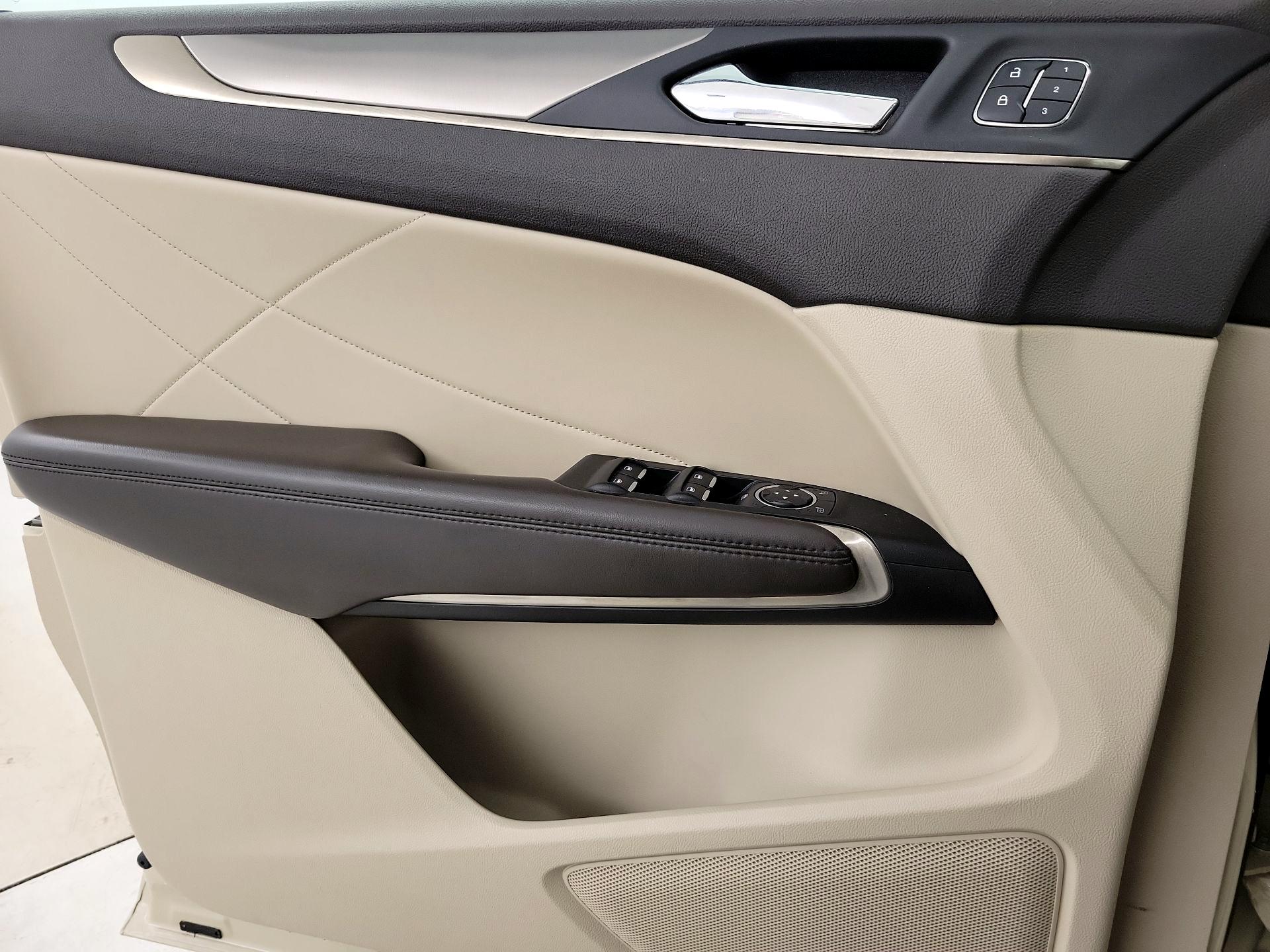 Thumbnail: 2018 Lincoln MKC - 12