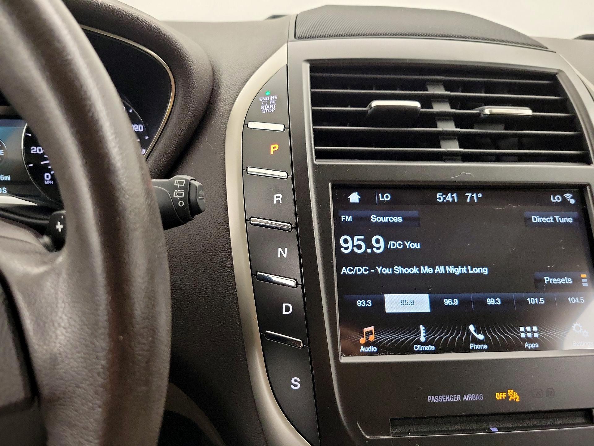 Thumbnail: 2018 Lincoln MKC - 17