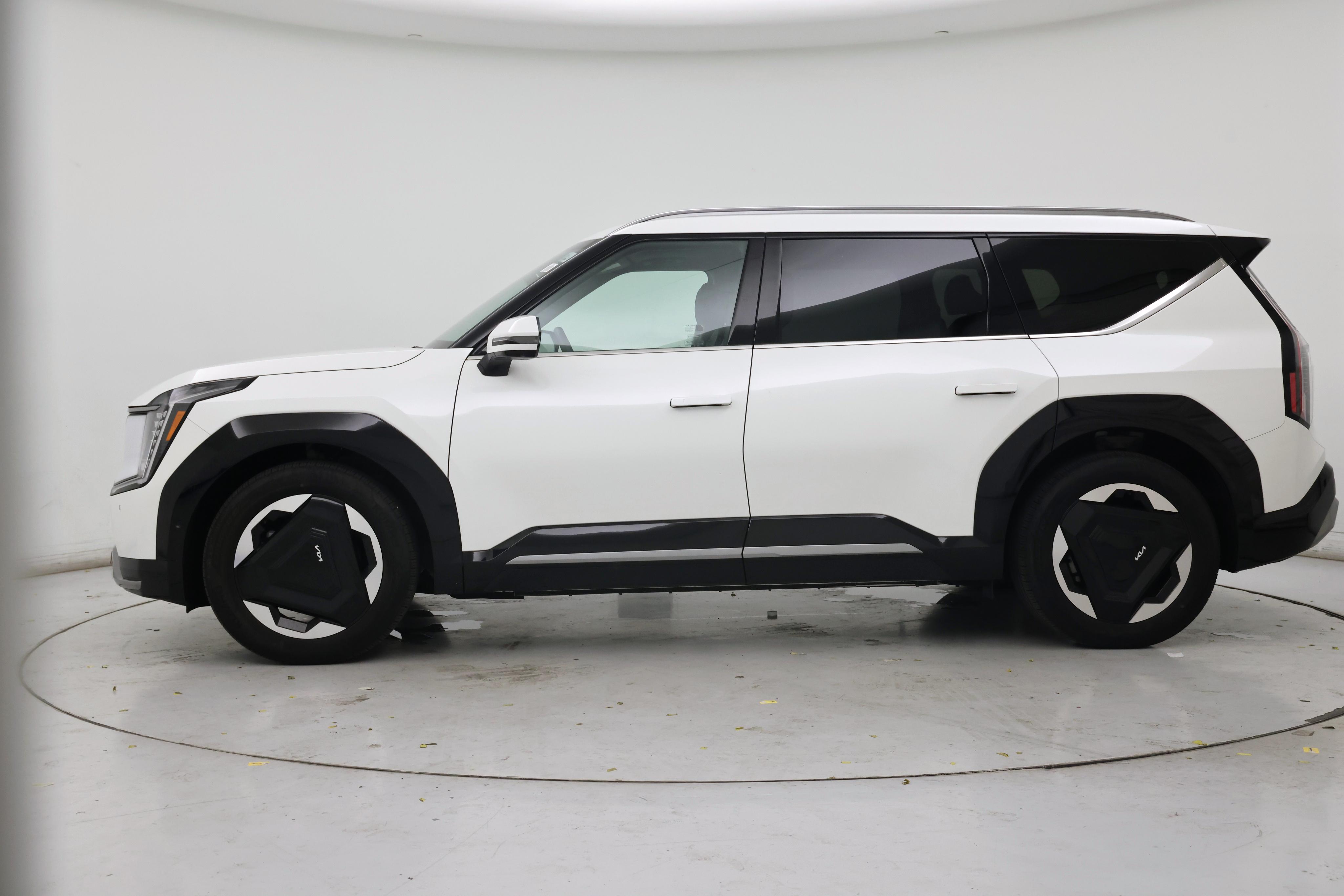 Thumbnail: 2024 Kia EV9 - 3
