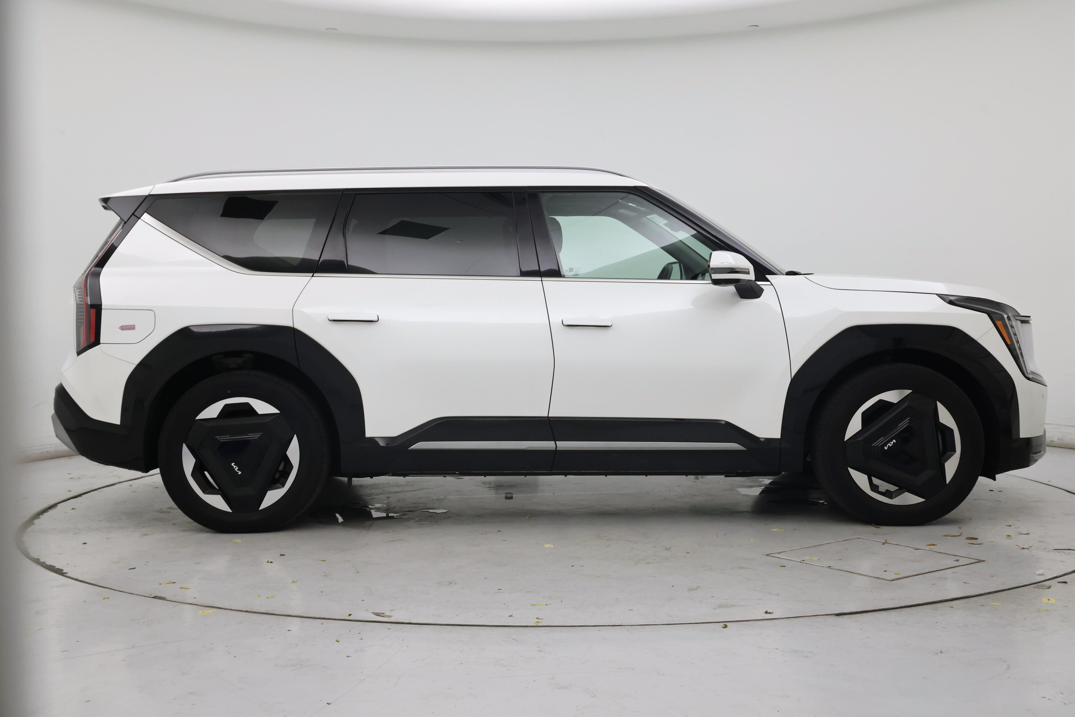Thumbnail: 2024 Kia EV9 - 7