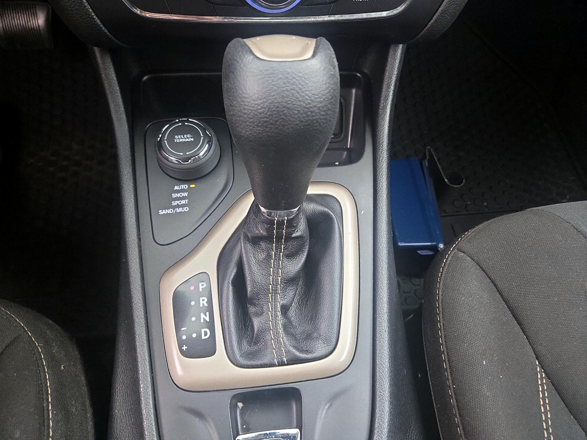 Thumbnail: 2015 Jeep Cherokee - 18