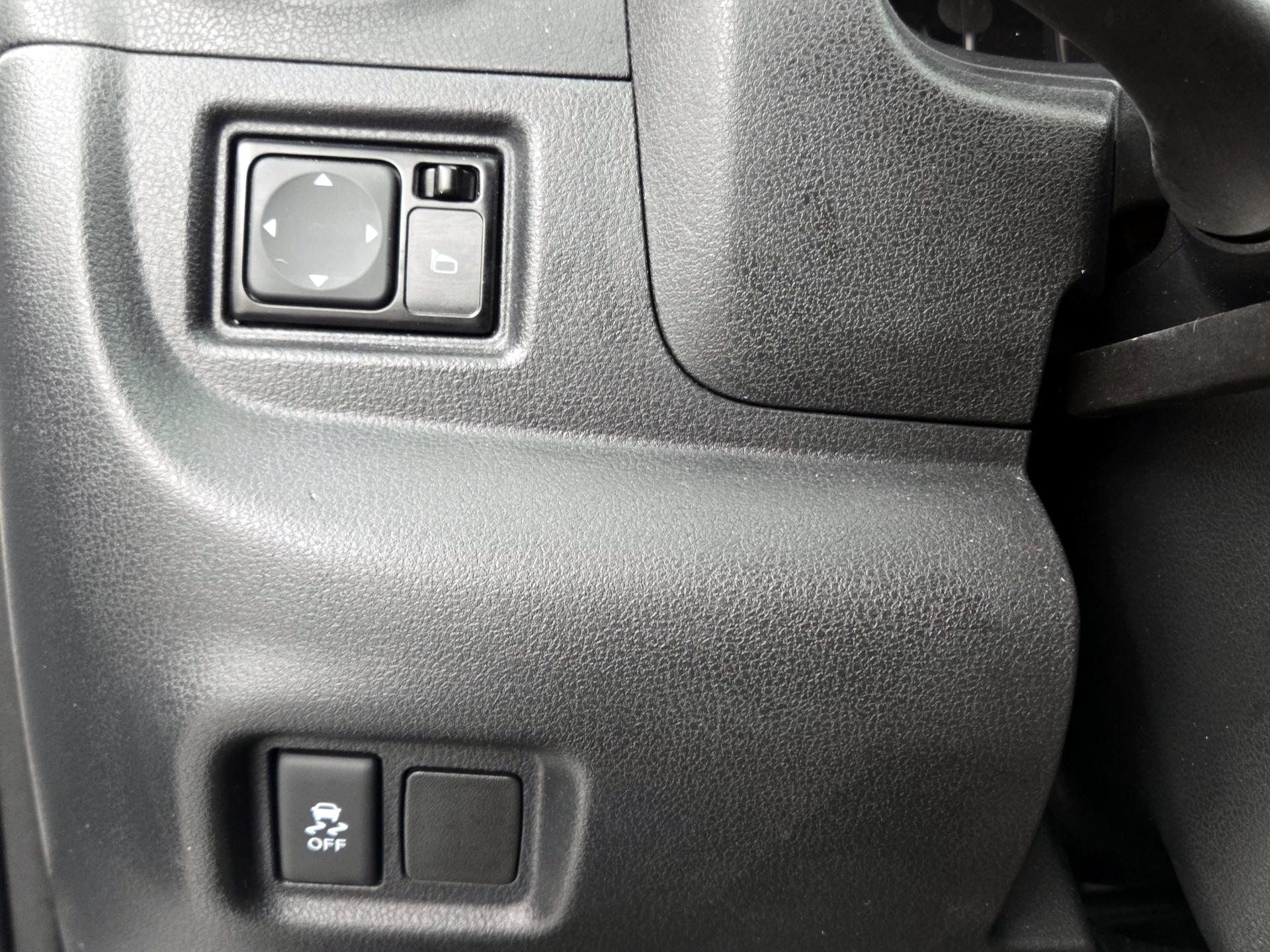 Thumbnail: 2016 Nissan Versa Note - 13