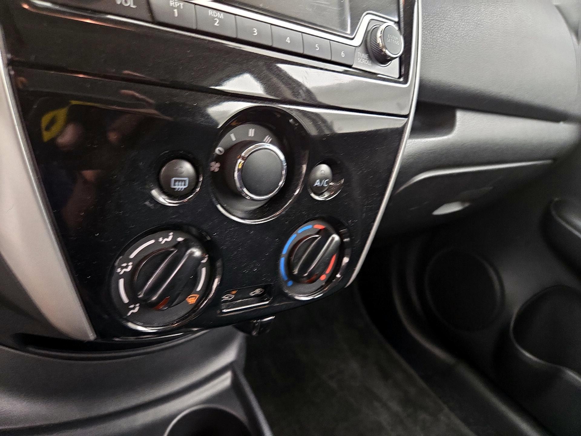 Thumbnail: 2016 Nissan Versa Note - 16