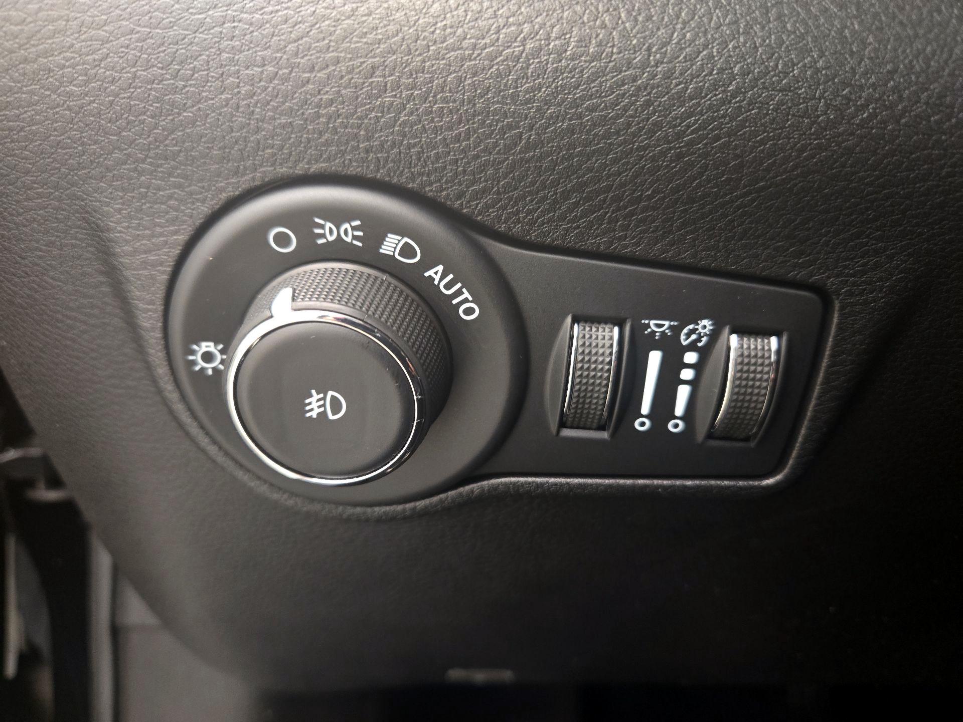 Thumbnail: 2022 Jeep Compass - 13