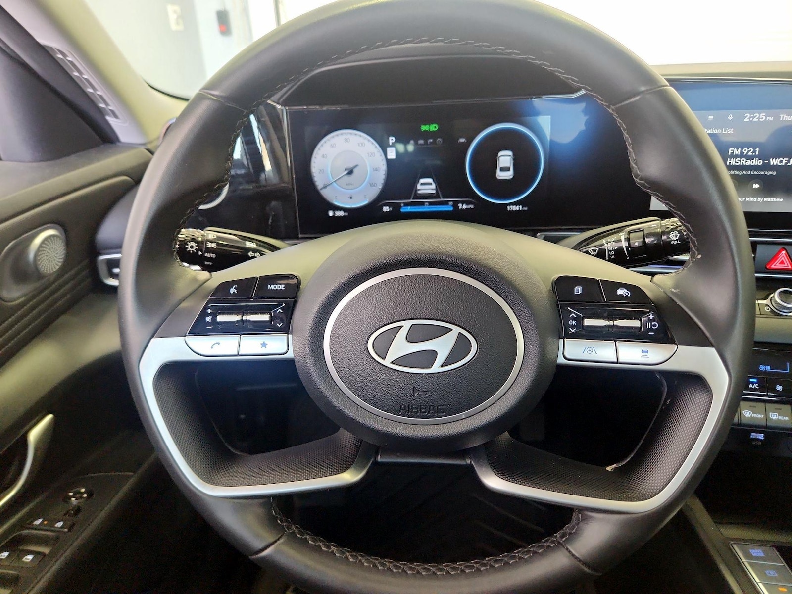 2024 Hyundai Elantra Limited - Photo 11