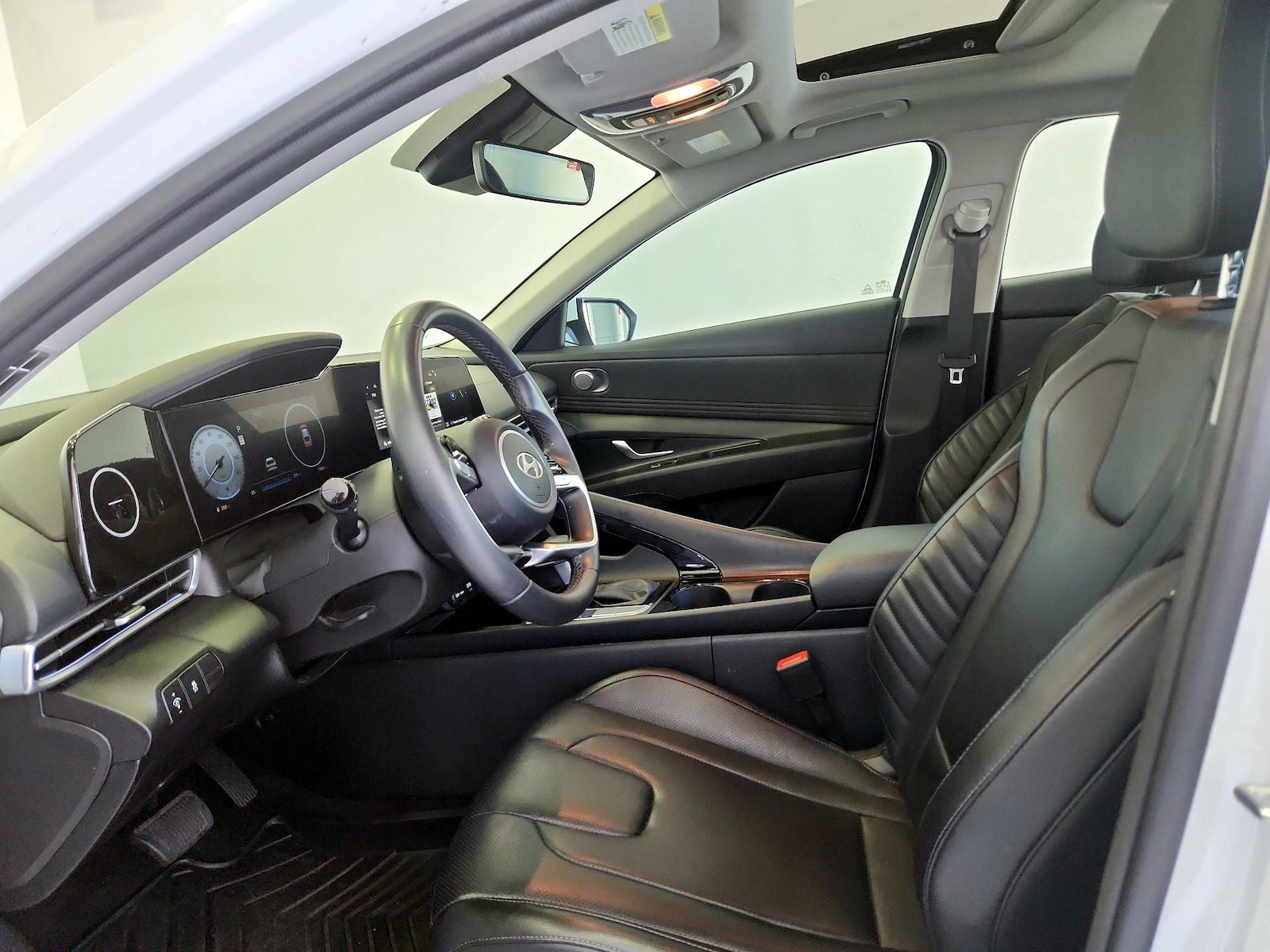 2024 Hyundai Elantra Limited - Photo 12