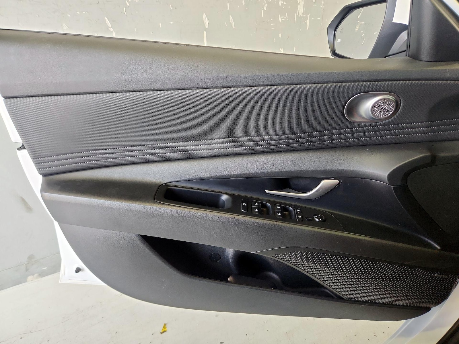 2024 Hyundai Elantra Limited - Photo 13