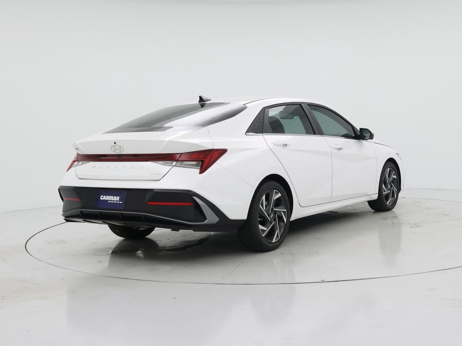2024 Hyundai Elantra Limited - Photo 9