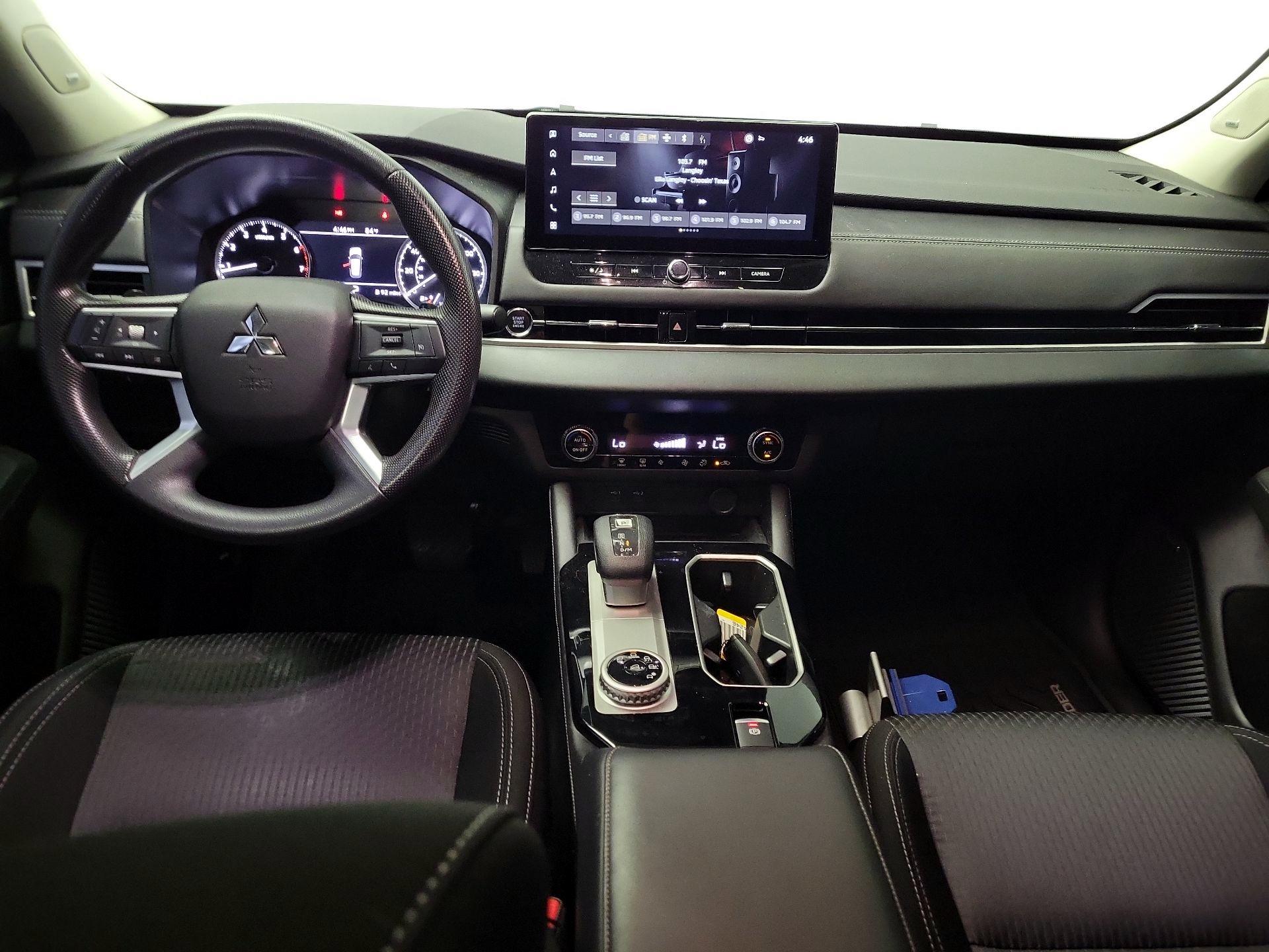 Thumbnail: 2025 Mitsubishi Outlander - 9