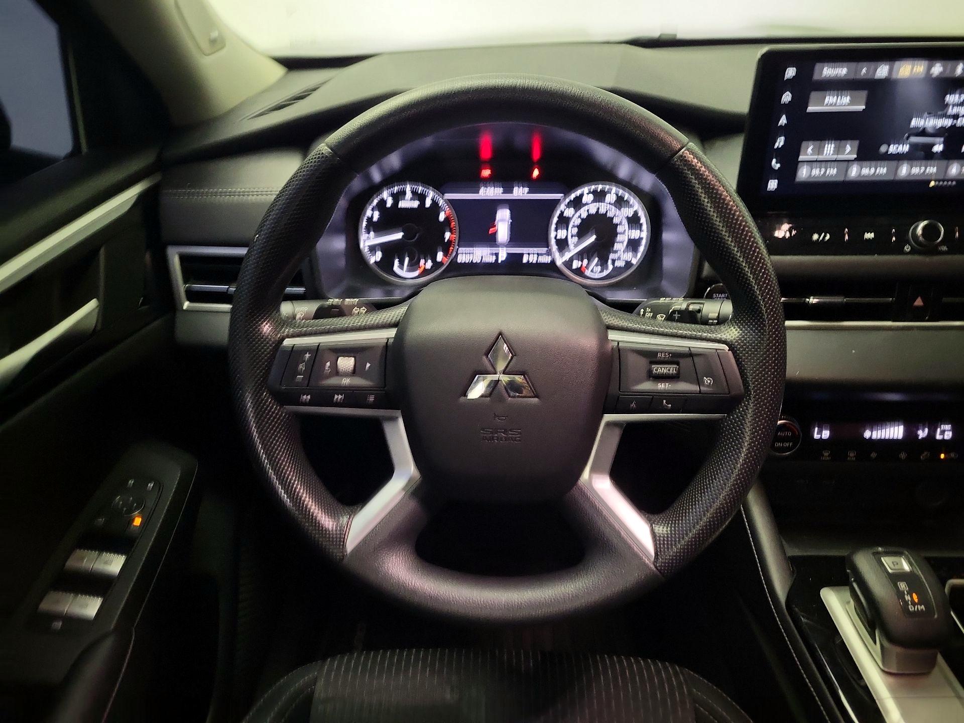 Thumbnail: 2025 Mitsubishi Outlander - 10