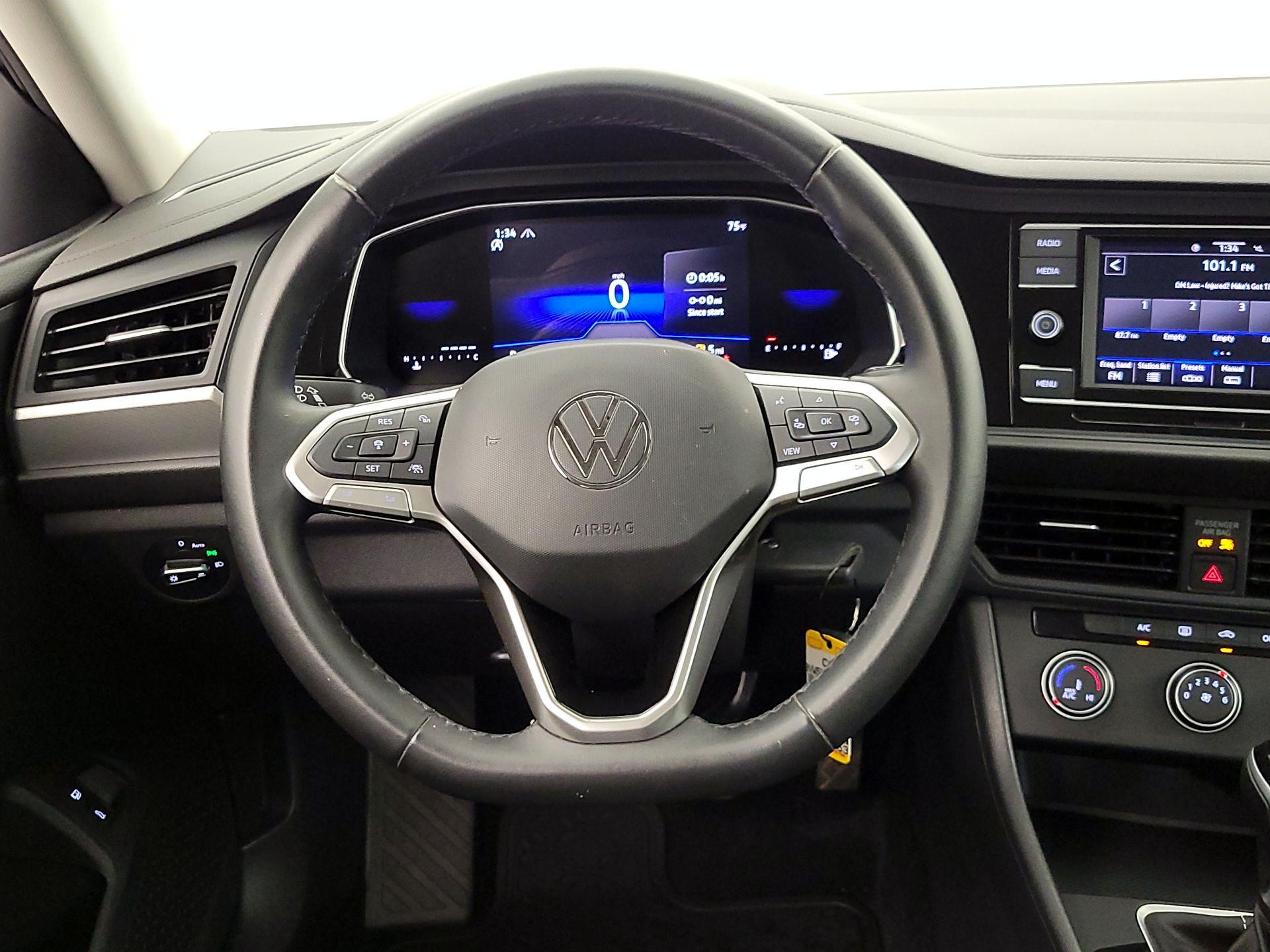 Thumbnail: 2024 Volkswagen Jetta - 10