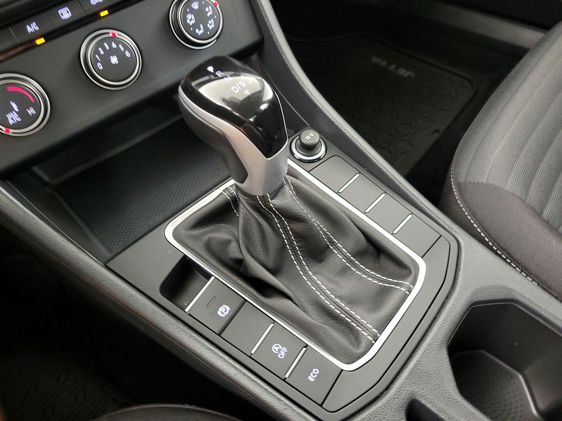 Thumbnail: 2024 Volkswagen Jetta - 16