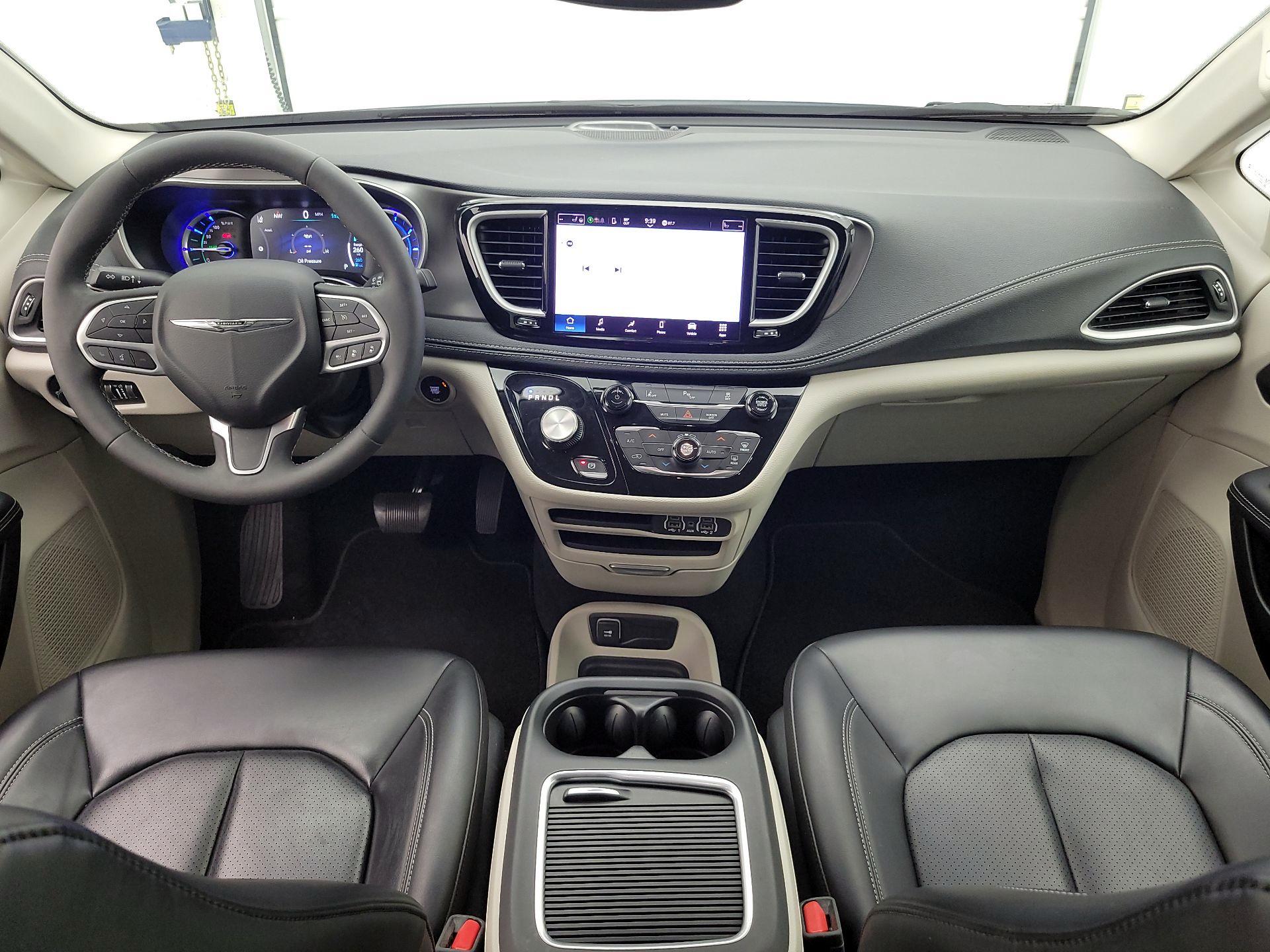 Thumbnail: 2023 Chrysler Pacifica - 9