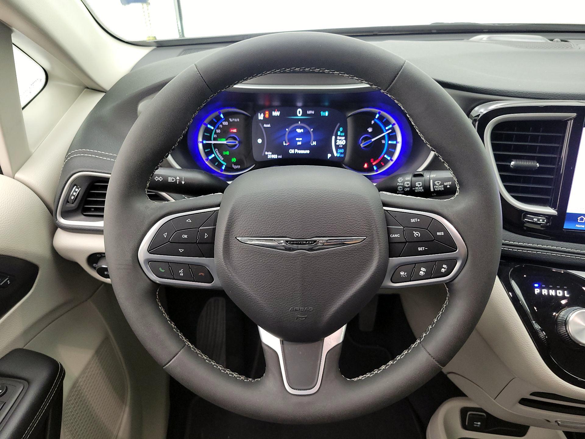 Thumbnail: 2023 Chrysler Pacifica - 10