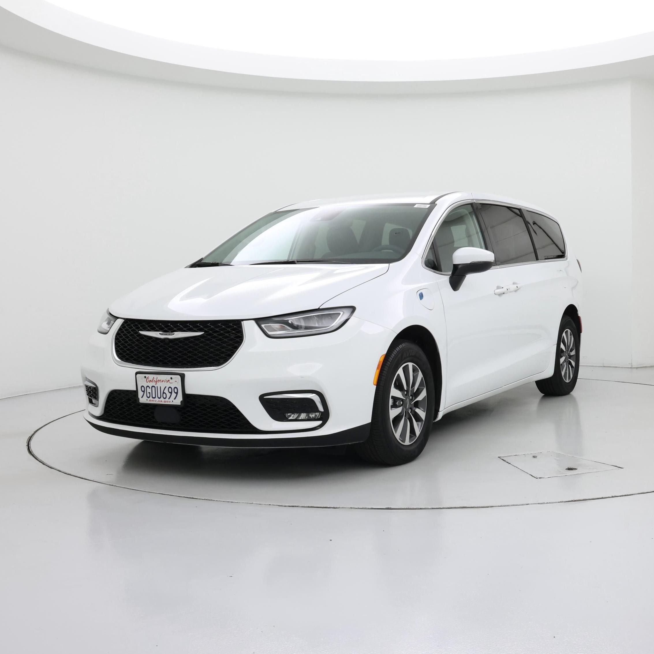 Thumbnail: 2023 Chrysler Pacifica - 4