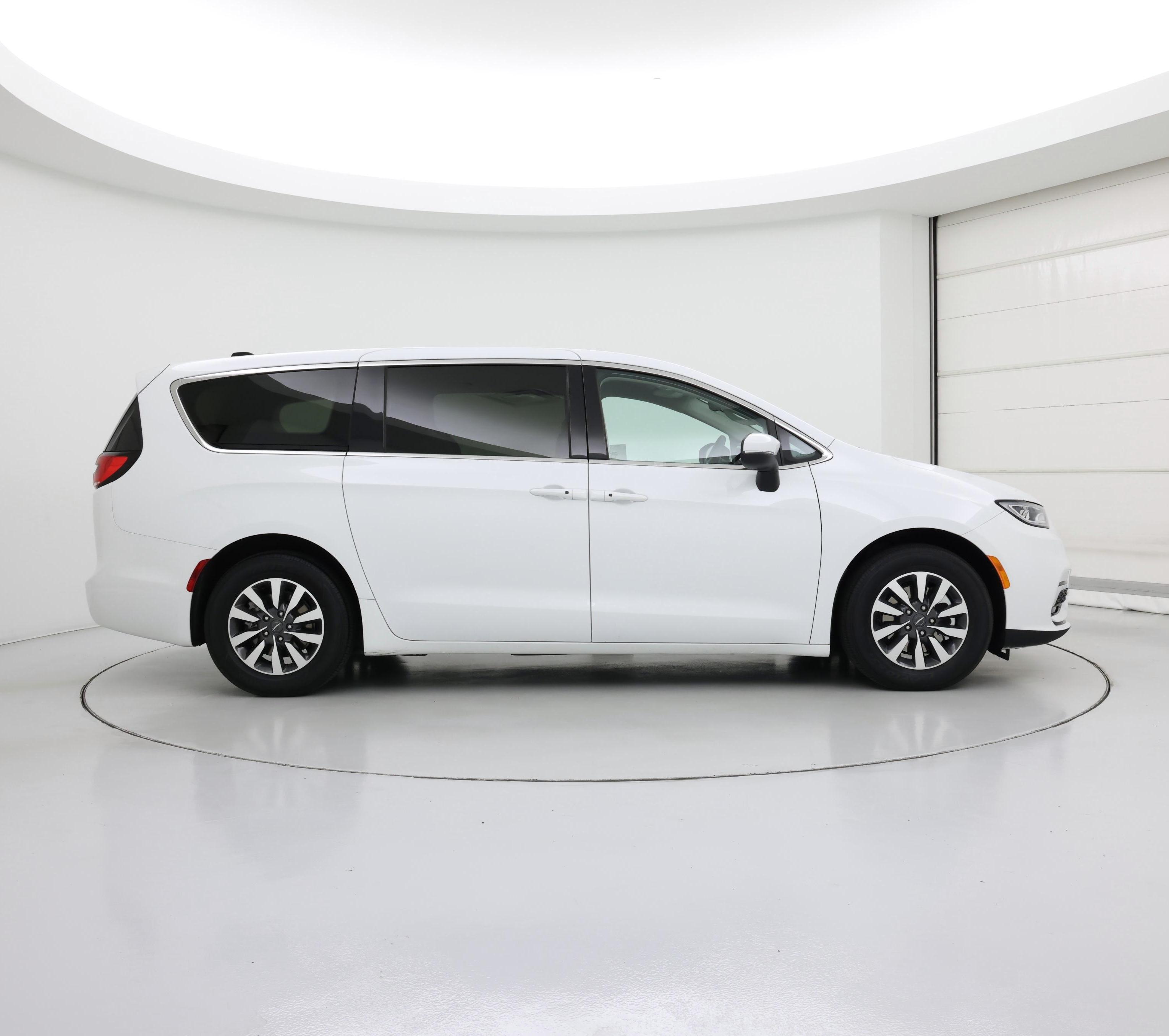Thumbnail: 2023 Chrysler Pacifica - 7