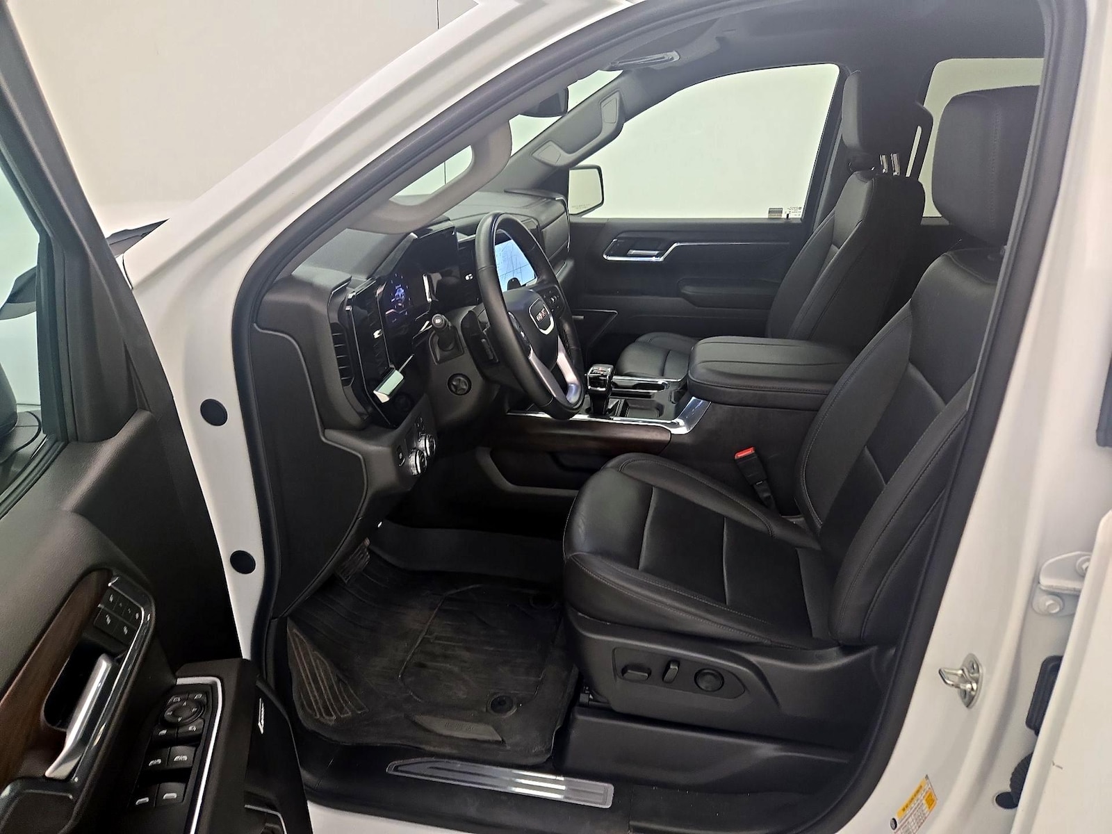 2025 GMC Sierra 1500 SLT - Photo 12