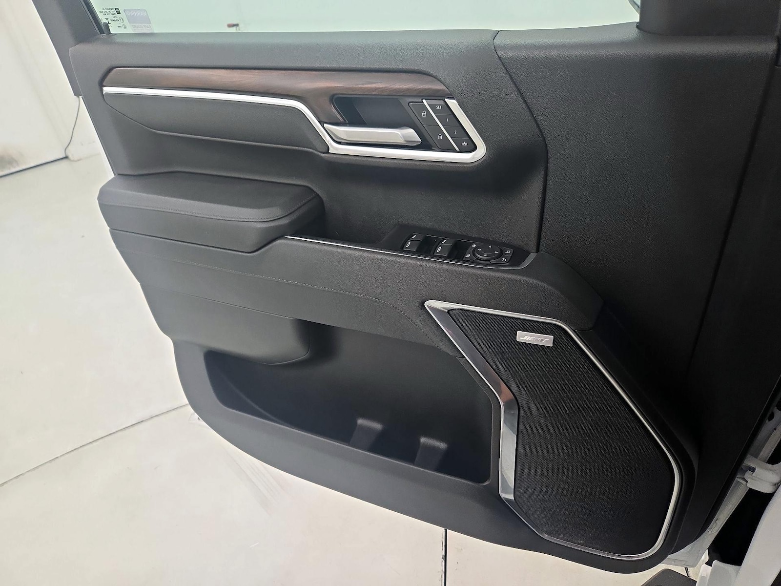 2025 GMC Sierra 1500 SLT - Photo 13