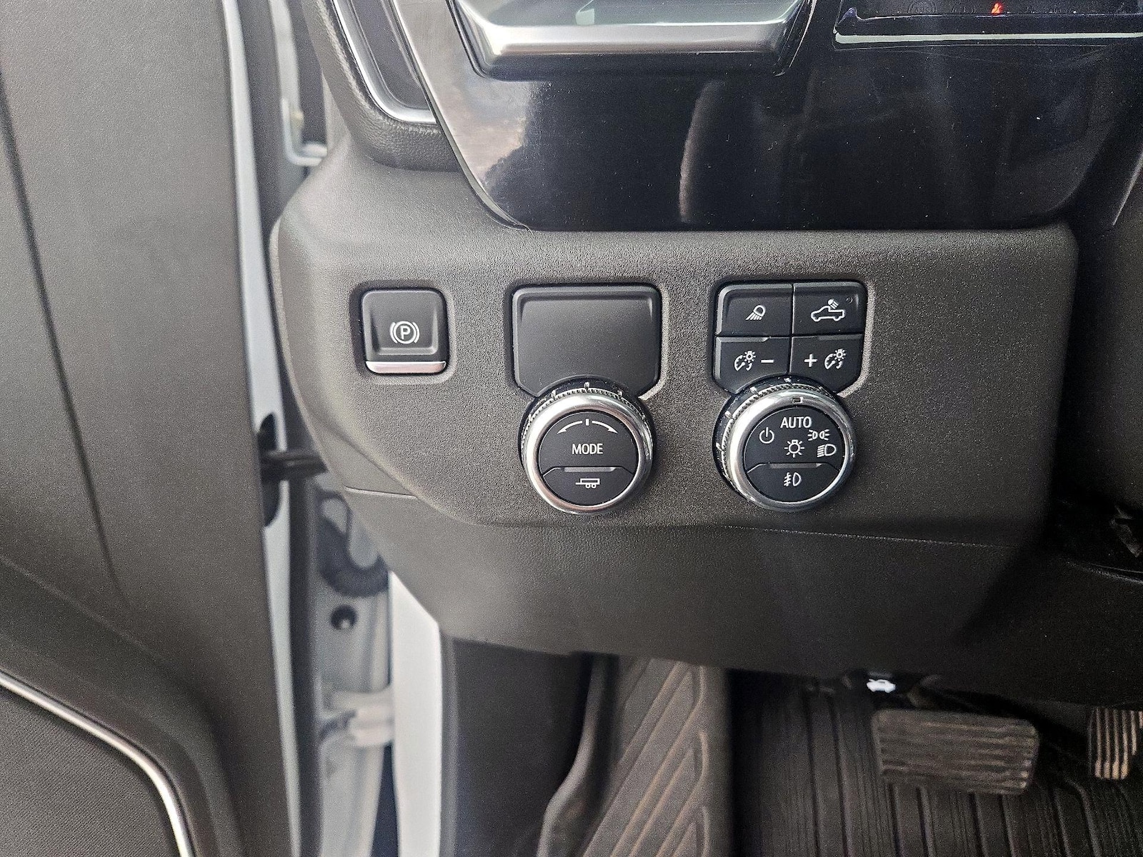 2025 GMC Sierra 1500 SLT - Photo 14