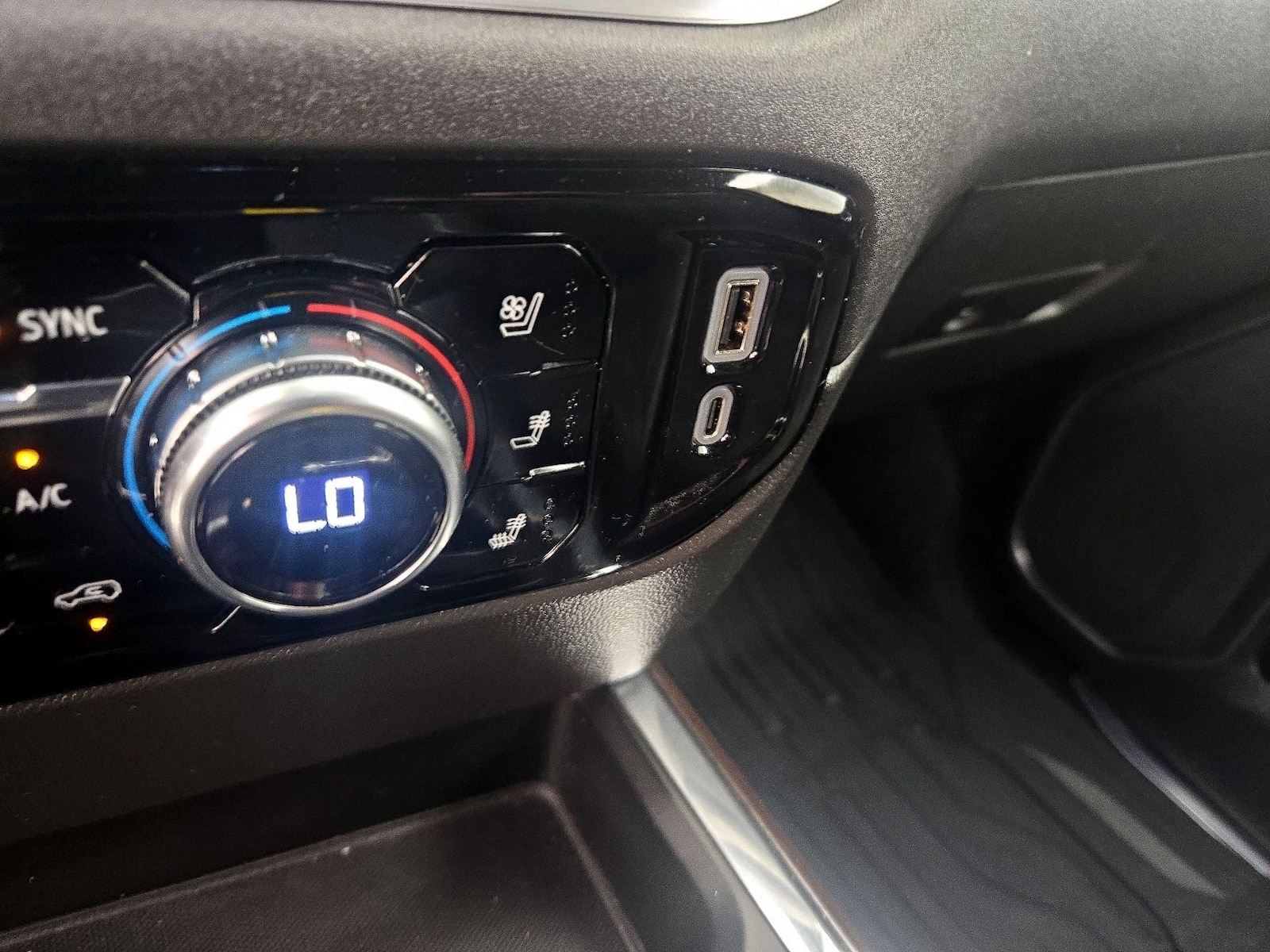 2025 GMC Sierra 1500 SLT - Photo 19