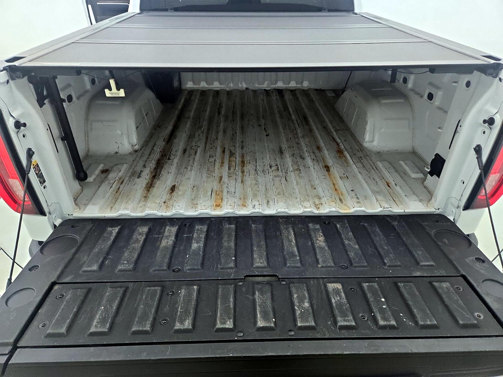 2025 GMC Sierra 1500 SLT - Photo 21