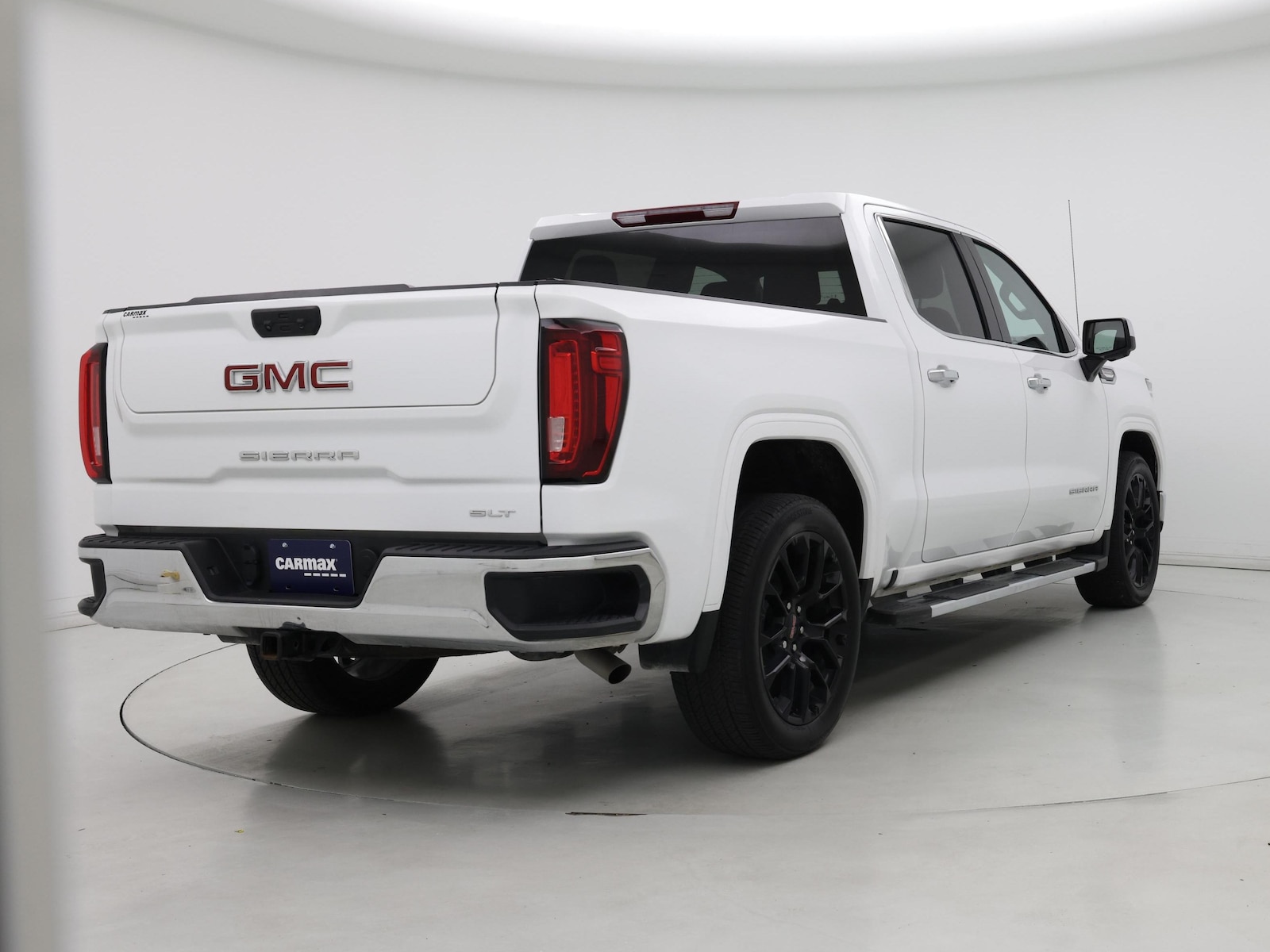 2025 GMC Sierra 1500 SLT - Photo 9