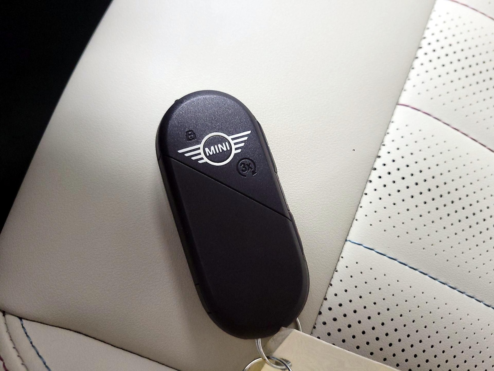2025 MINI Countryman SE - Photo 24