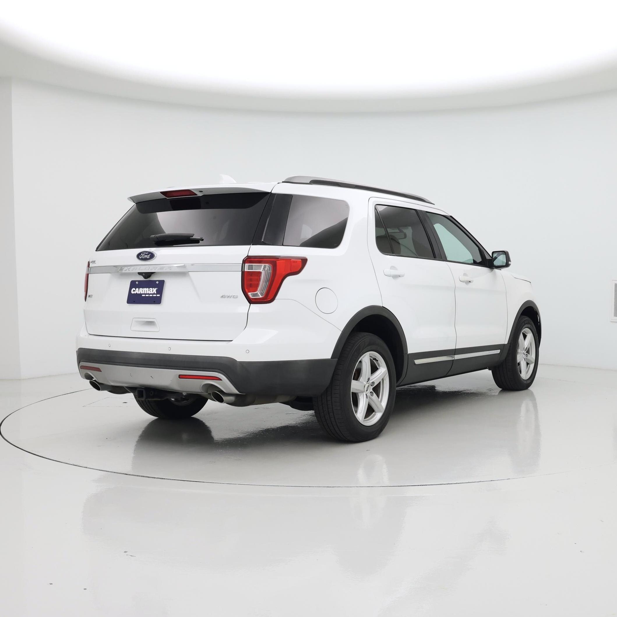 Thumbnail: 2017 Ford Explorer - 8