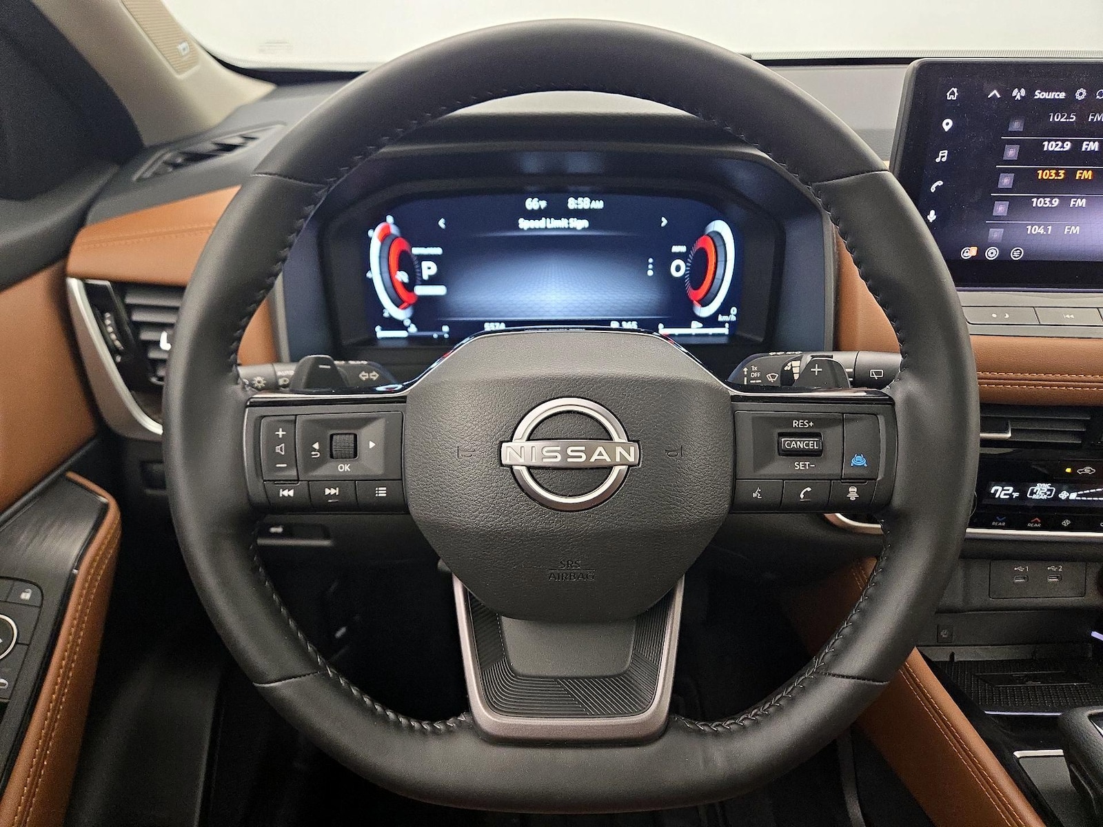2025 Nissan Rogue Platinum - Photo 11