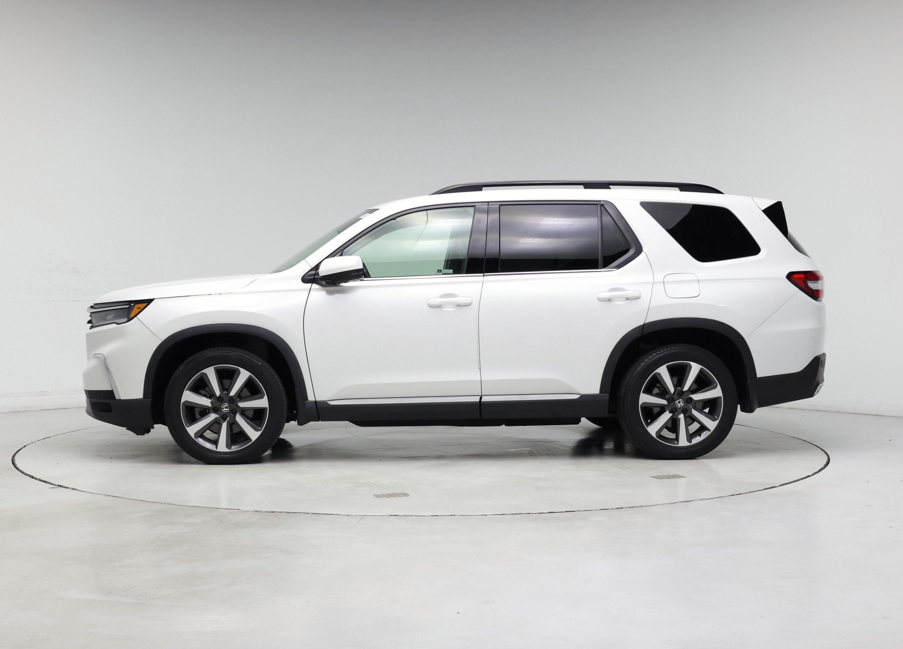 Thumbnail: 2023 Honda Pilot - 3
