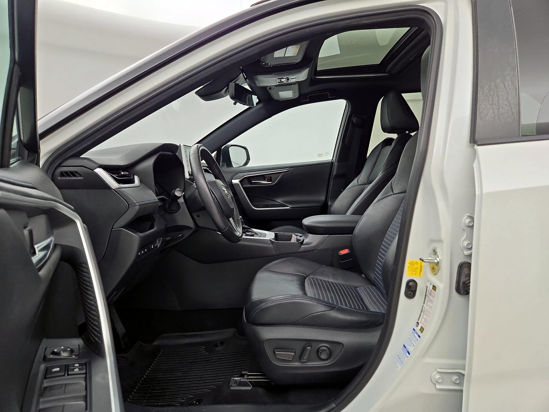 Thumbnail: 2020 Toyota RAV4 - 11
