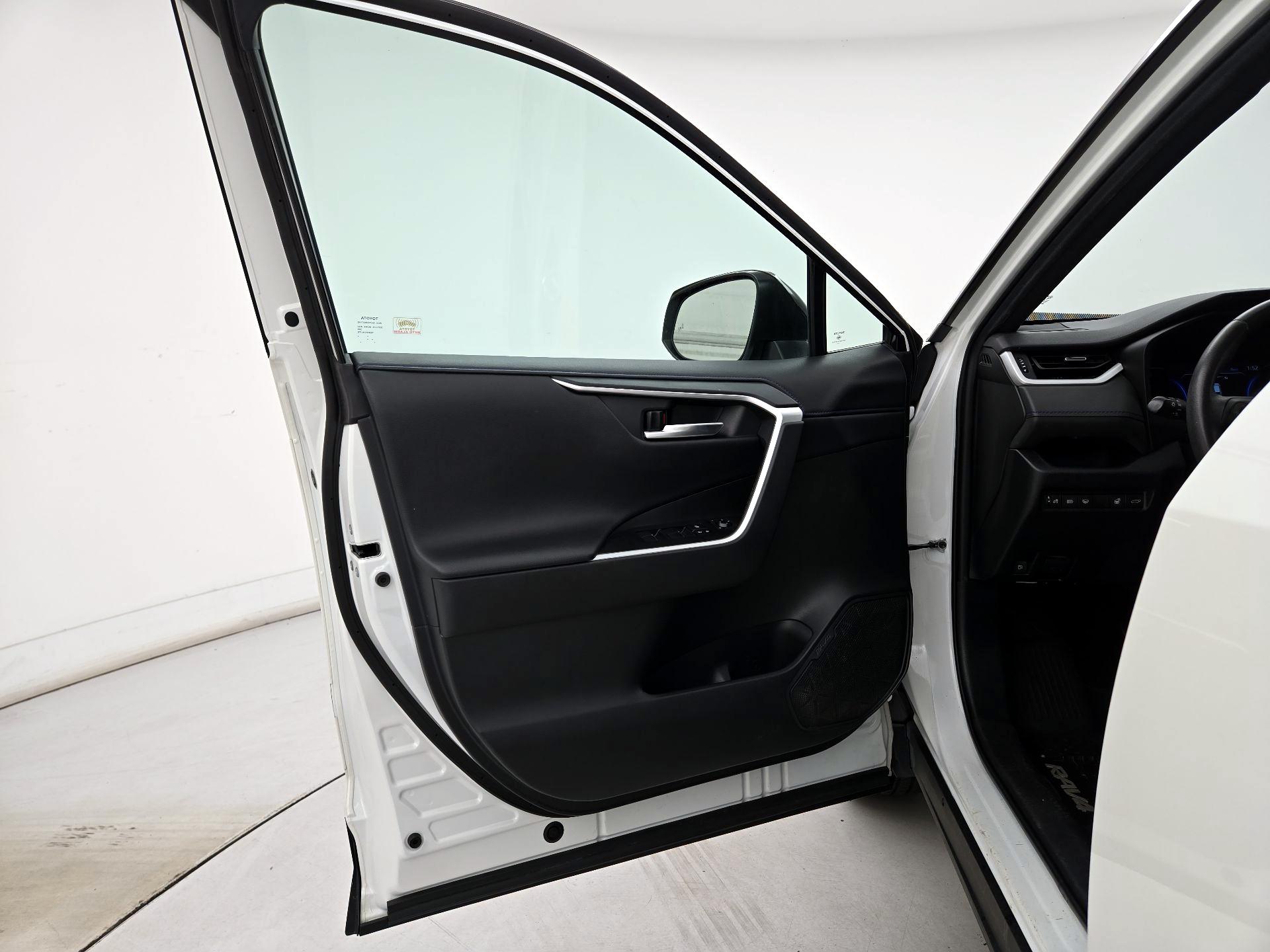 Thumbnail: 2020 Toyota RAV4 - 12