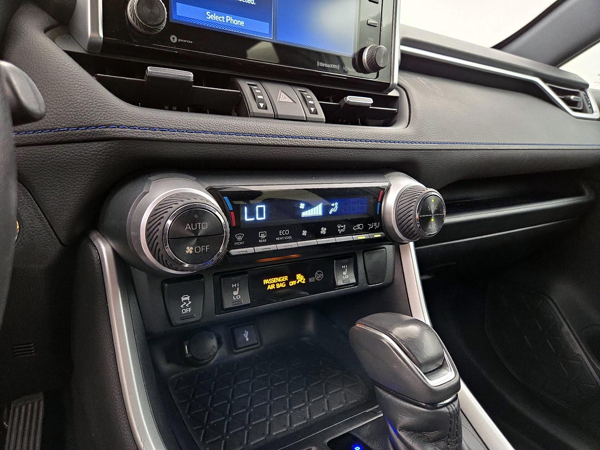 Thumbnail: 2020 Toyota RAV4 - 16