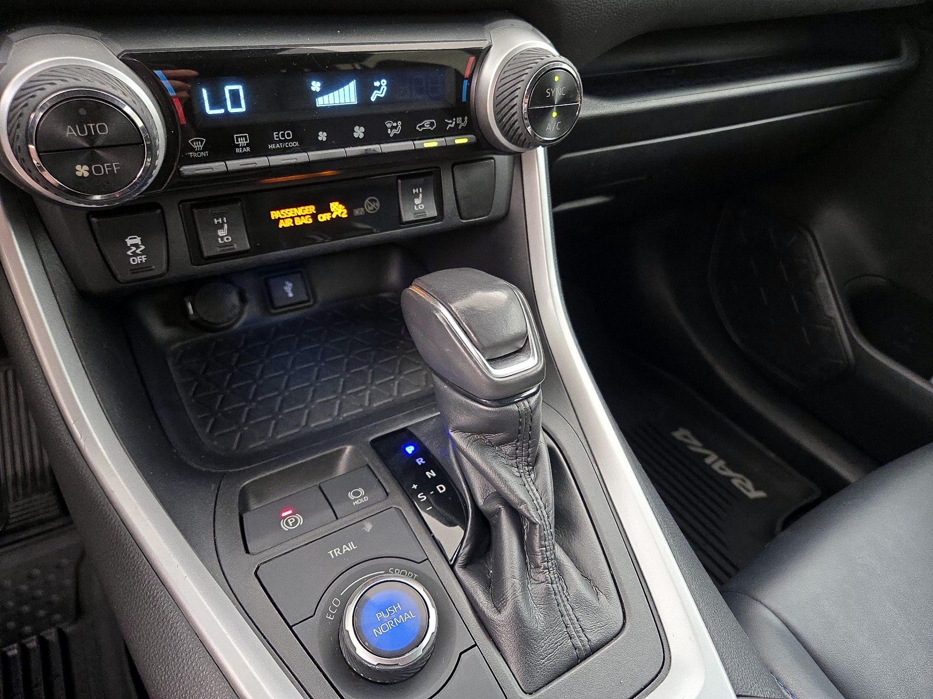 Thumbnail: 2020 Toyota RAV4 - 17