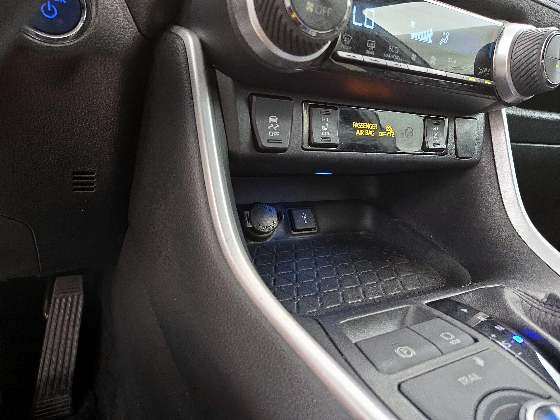 Thumbnail: 2020 Toyota RAV4 - 18