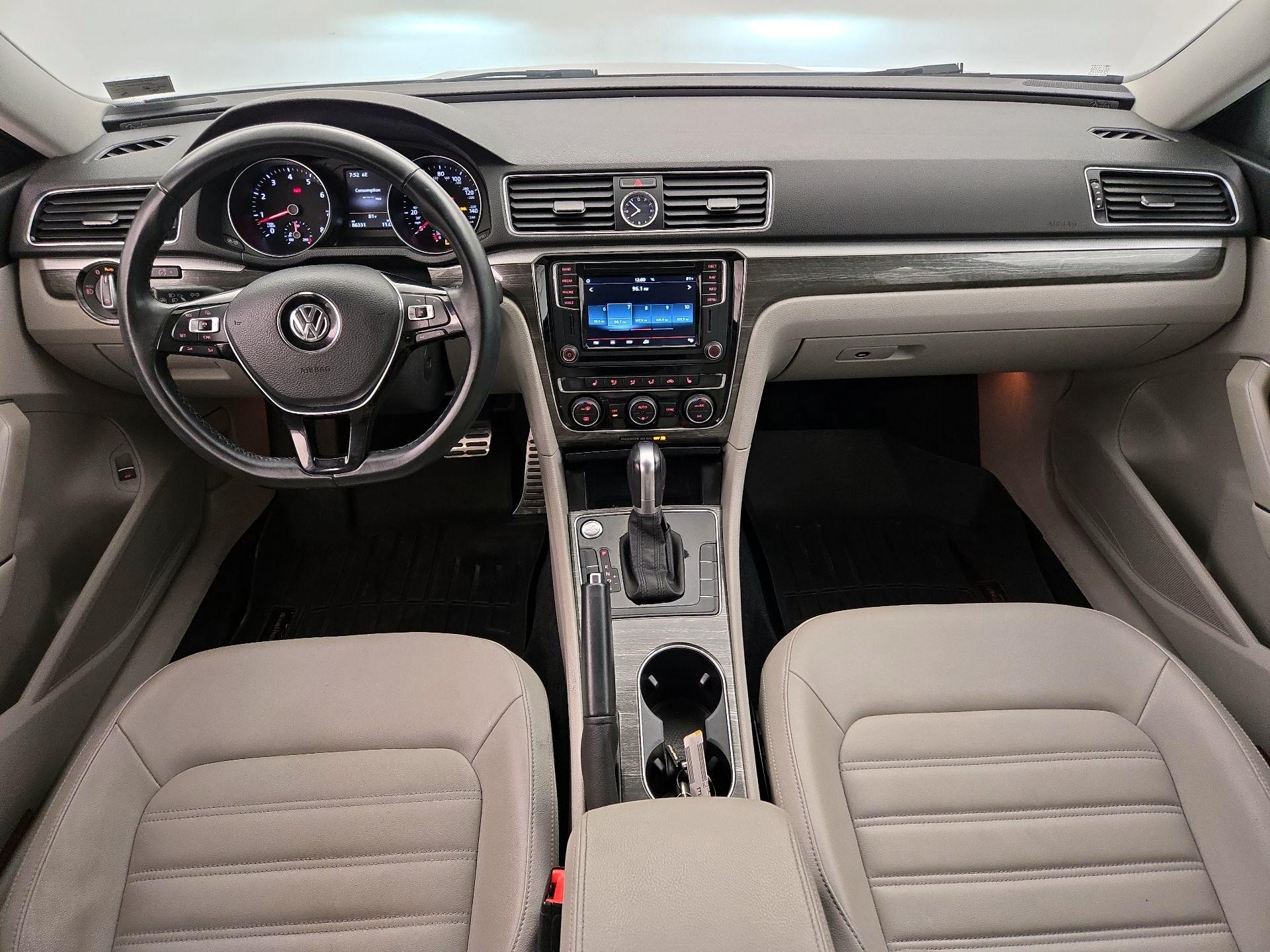 Thumbnail: 2017 Volkswagen Passat - 9