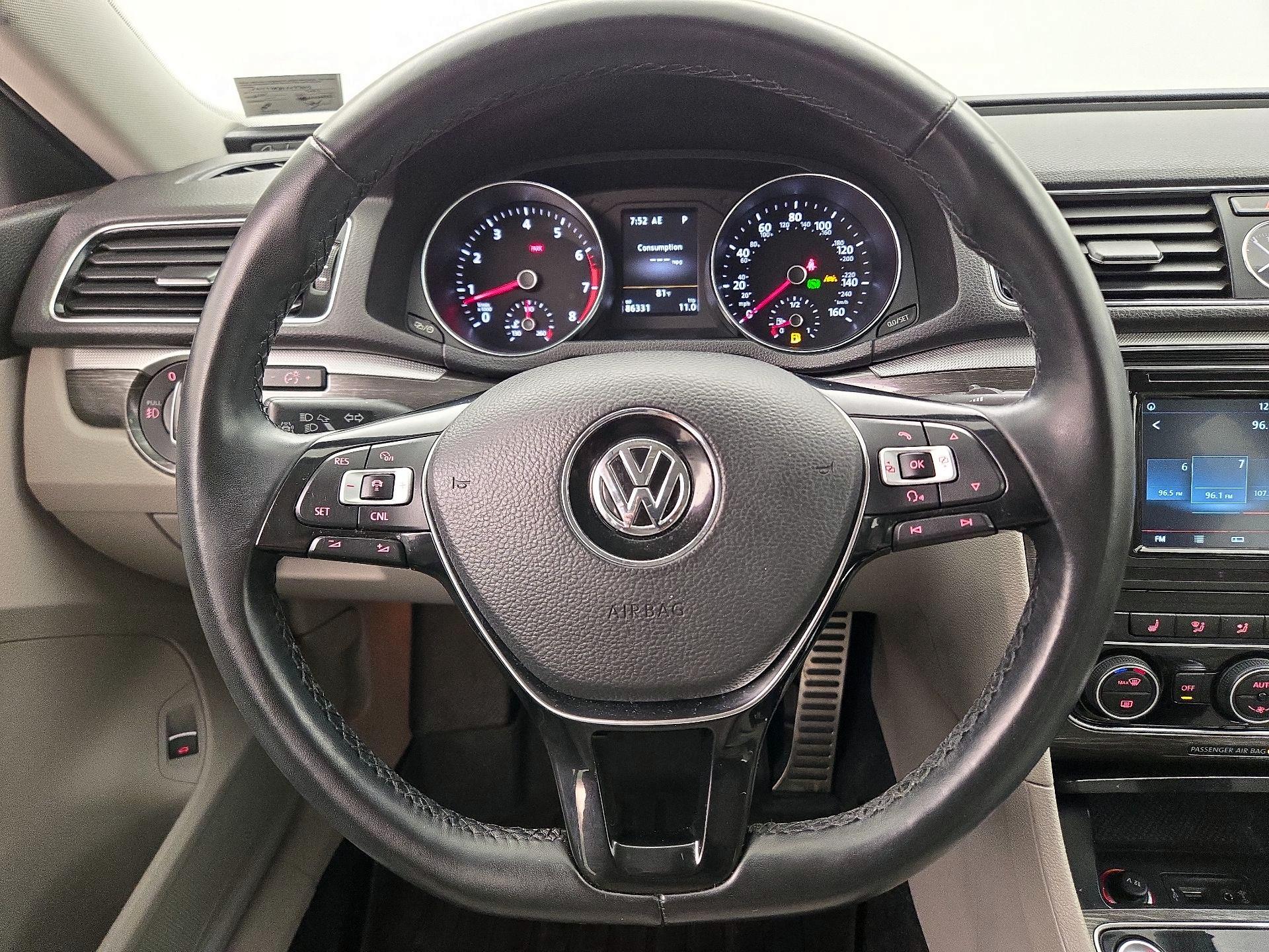 Thumbnail: 2017 Volkswagen Passat - 10